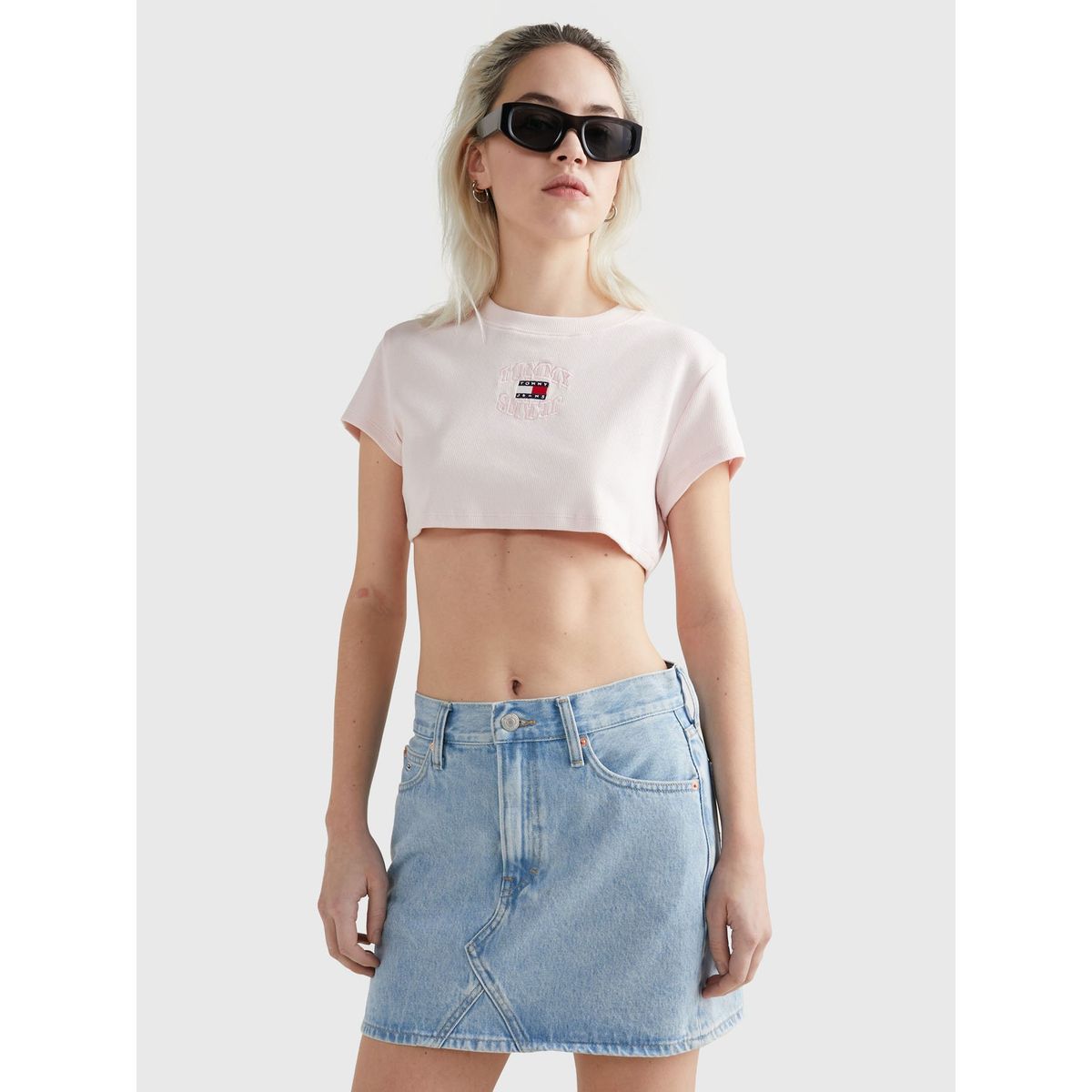 TOMMY HILFIGER - Polera Super Cropped Logo Invertido Rosado Tommy Jeans