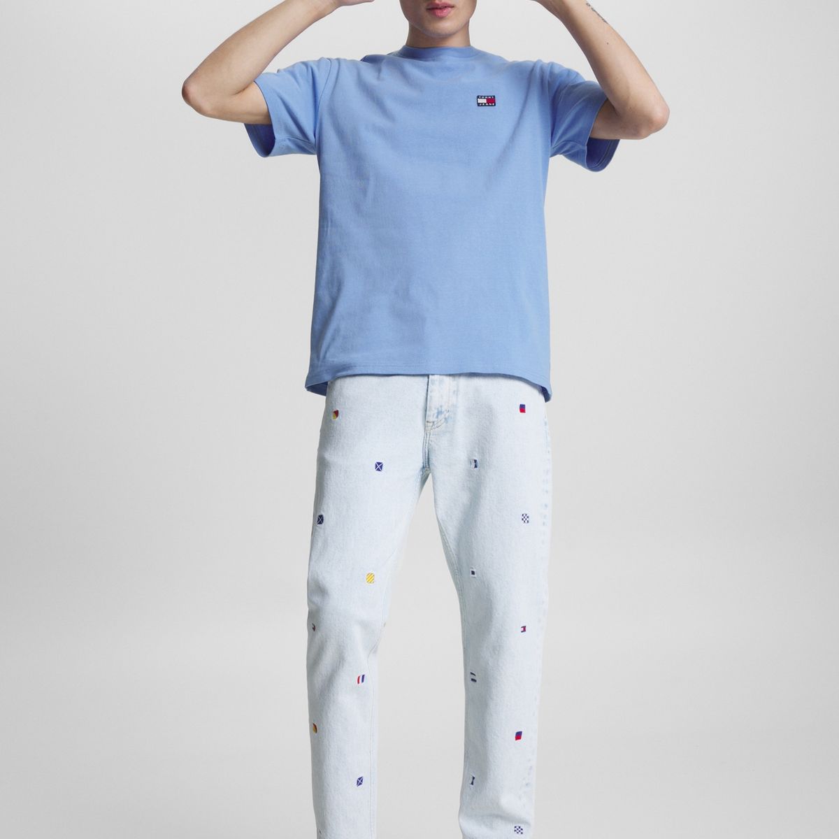 TOMMY HILFIGER - Polera Classic Con Parche Celeste Tommy Jeans