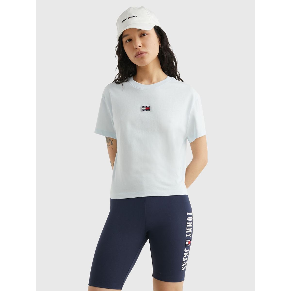 TOMMY HILFIGER - Polera Classic Con Parche Celeste Tommy Jeans