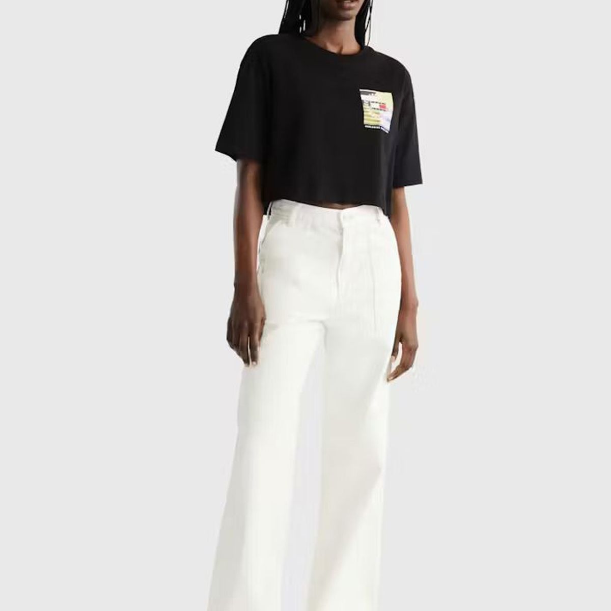 TOMMY HILFIGER - Polera Cropped Con Logo En La Espalda Negro Tommy Jeans