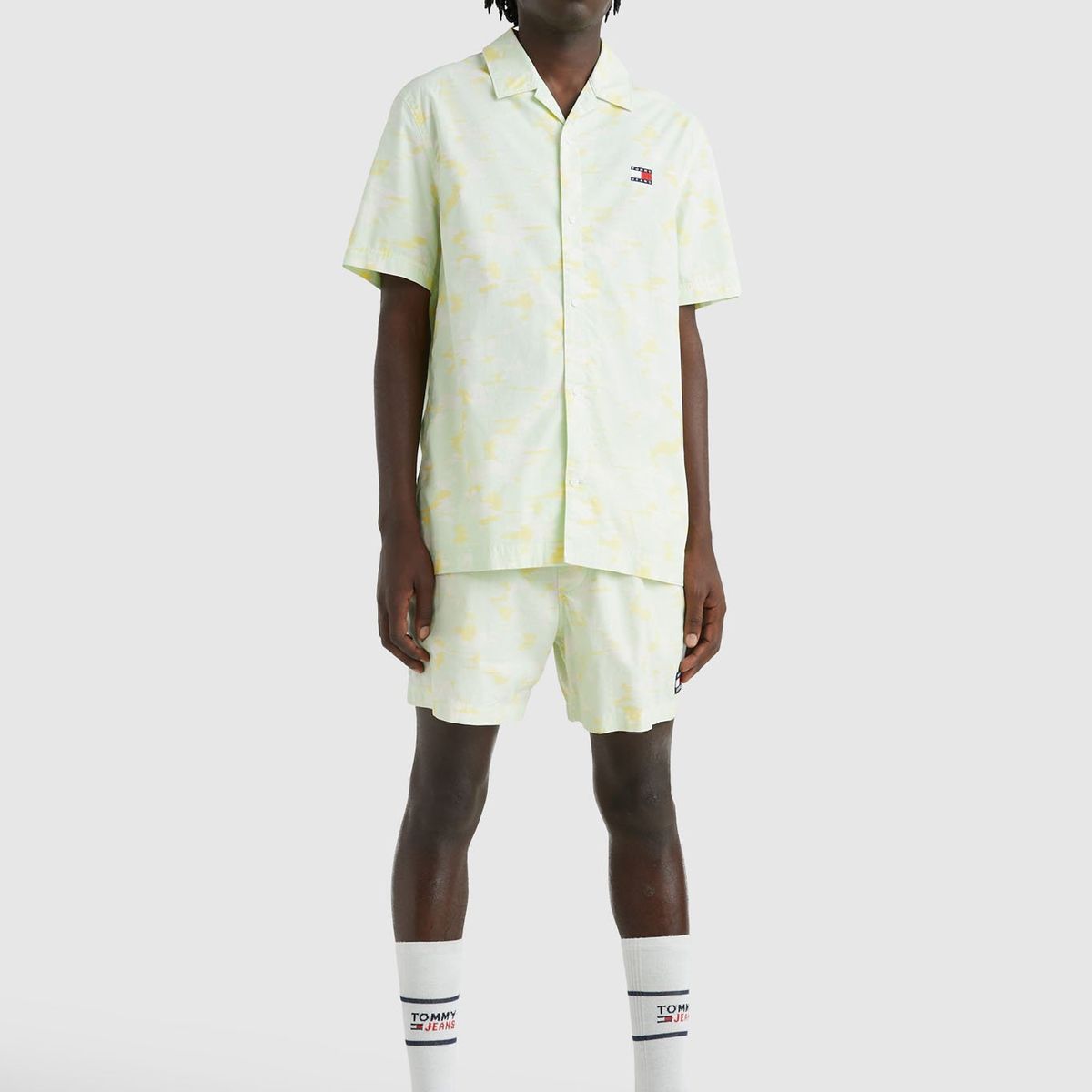 TOMMY HILFIGER - Camisa Relaxed Camo Amarillo Tommy Jeans