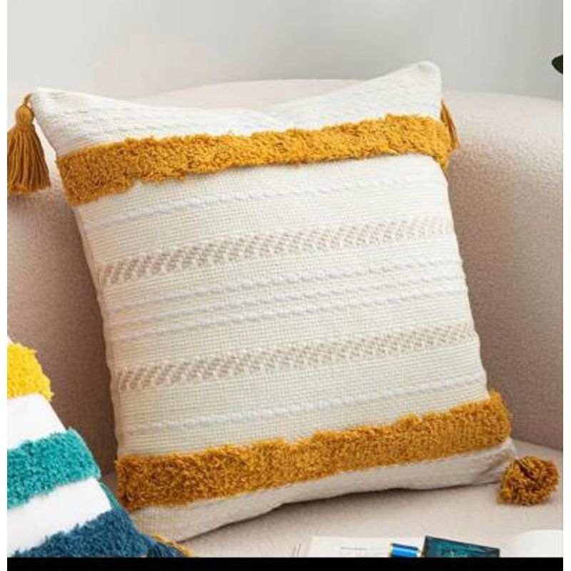 GENERICO - COJÍN BOHO 45 CM X 45 CM TEJIDO MOSTAZA BORLAS