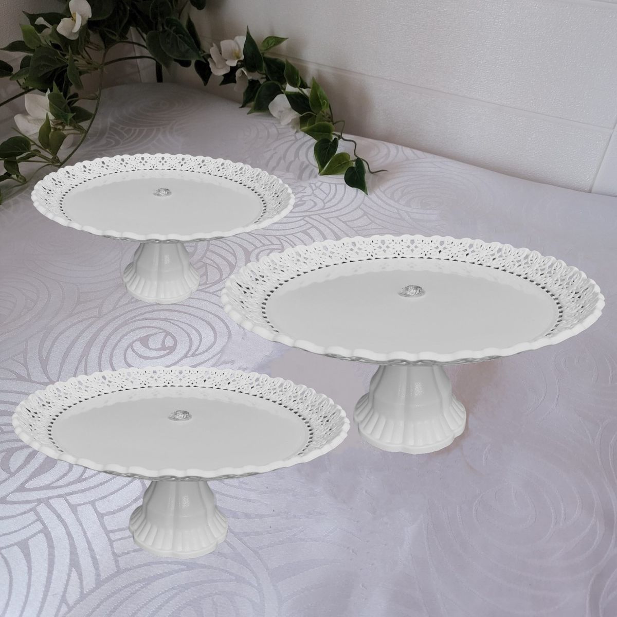 GENERICO - Pack 3 Bandejas Redonda C/Base Alta 21cm/24cm/32cm - Blanco