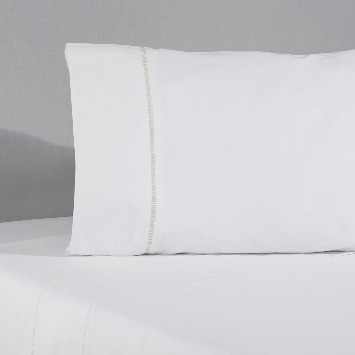 NINA HERRERA - Sábana Básica Deshilado Bicolor 220 Hilos 2 Plazas