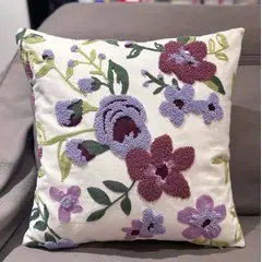 GENERICO - COJÍN BORDADO 45 CM X 45 CM FLORES LILA