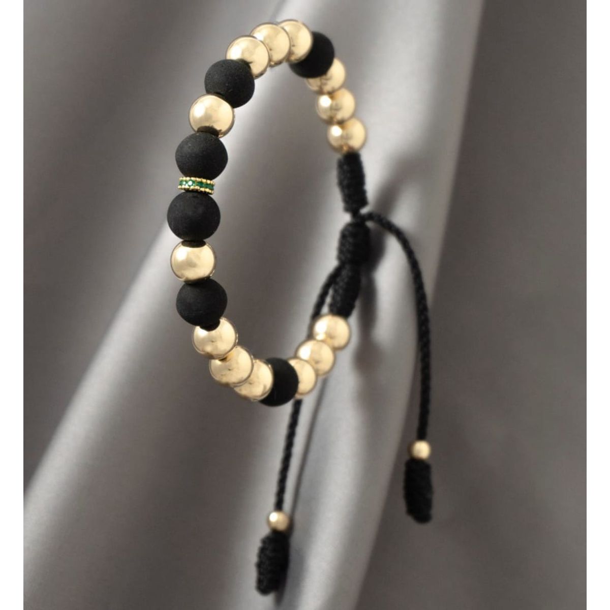 GENERICO - Pulsera Negra Con Circonias  en oro laminado de 18k