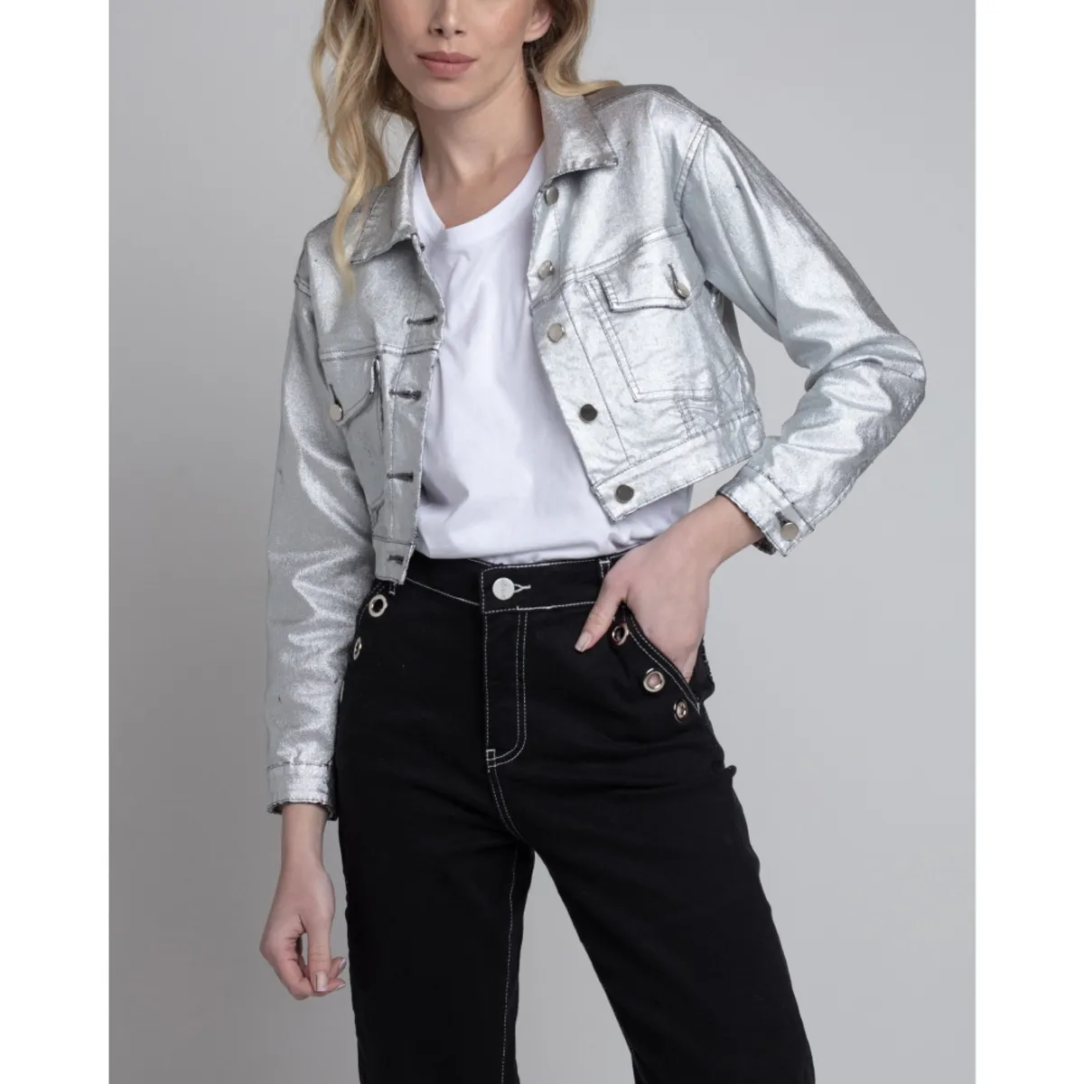 MOMCHIC - Chaqueta Corta Plateada