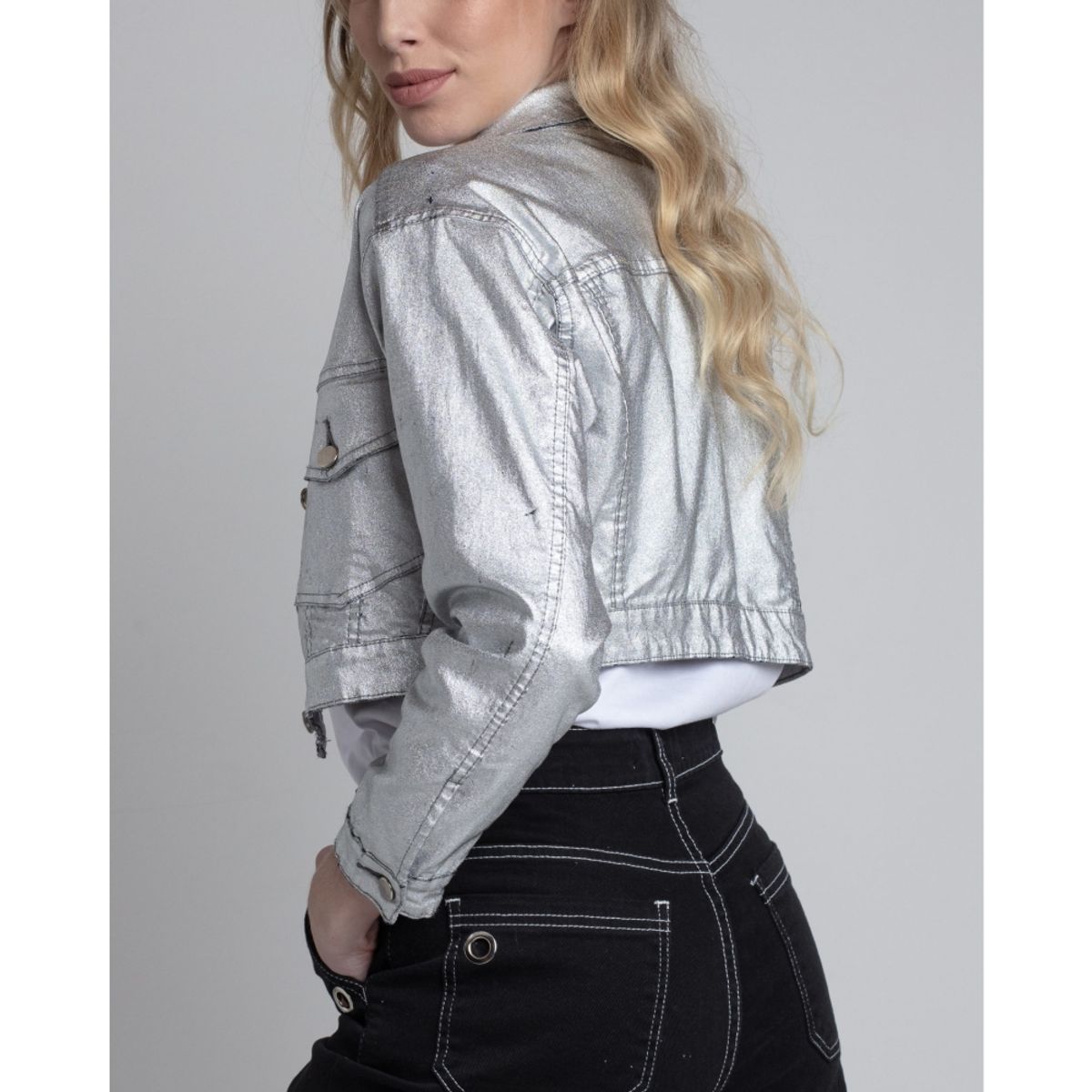 MOMCHIC - Chaqueta Corta Plateada