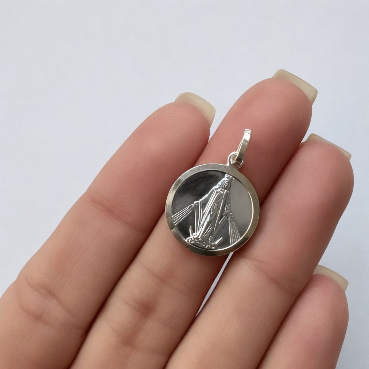 ANDREA COGGIOLA JOYAS - Colgante Medalla Virgen Rayos 16mm Plata Fina 925