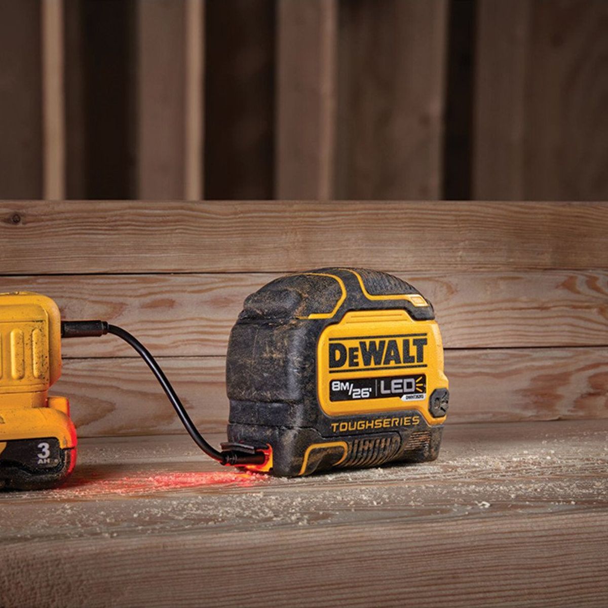 DEWALT - Huincha De Medir luz LED TOUGHSERIES 8m/26 Dewalt Dwht35268s