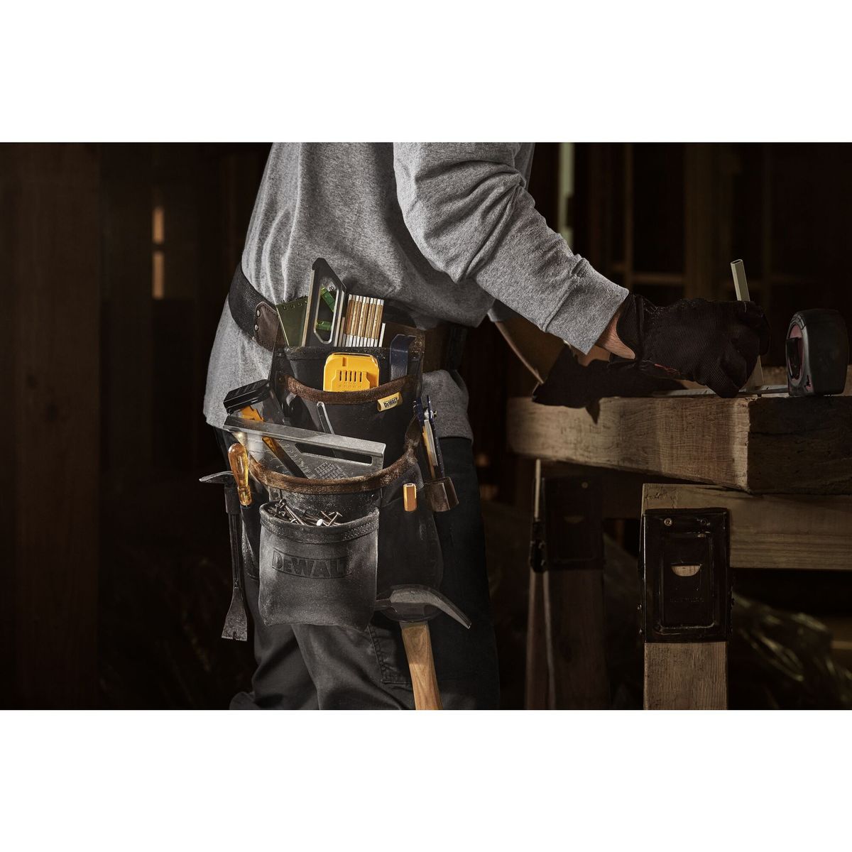DEWALT - Bolso de cuero con cinturón 12 bolsillos DEWALT DWST550115