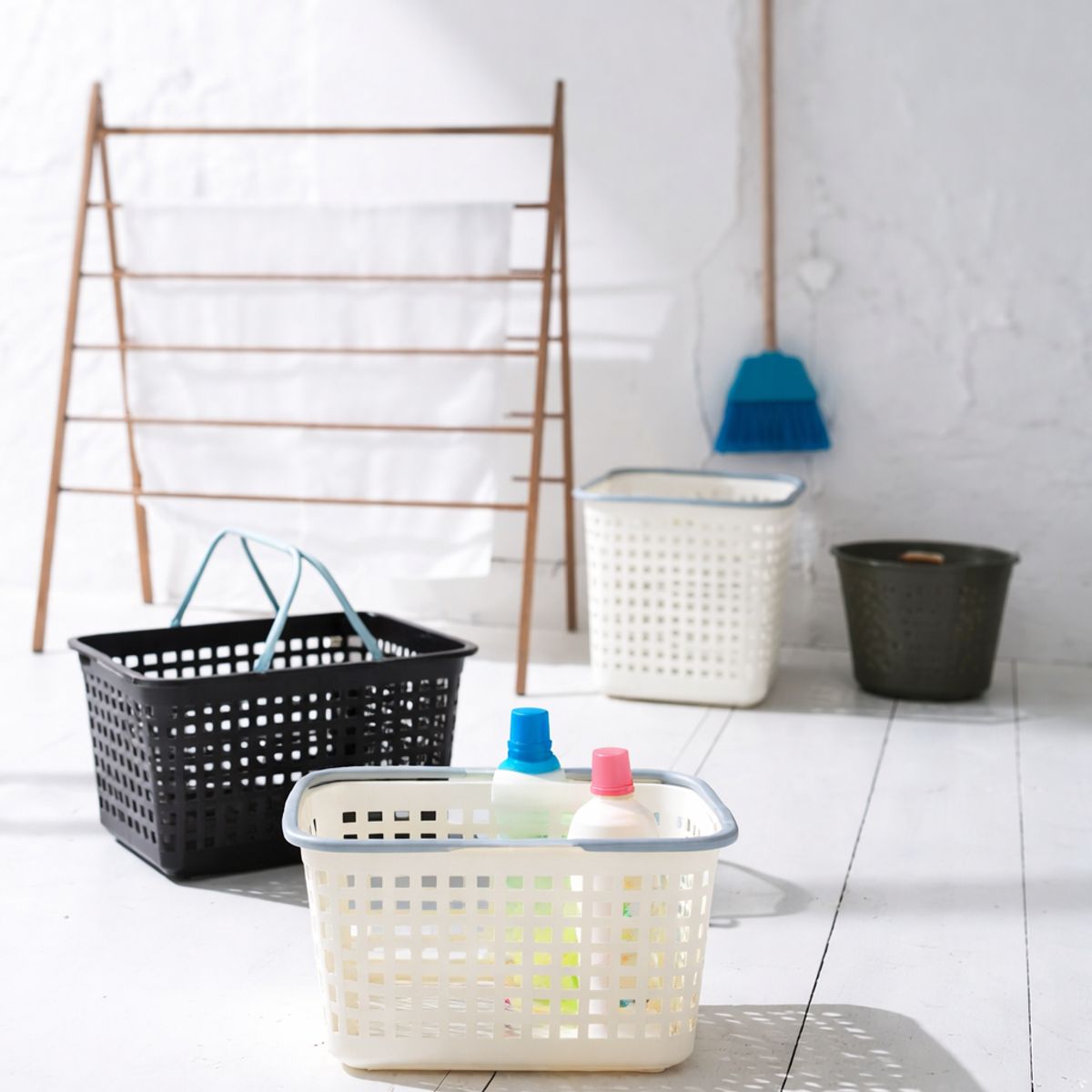 LIKE-IT - Canasto de Lavandería Like-It  25 Lts.  - Organizador Multiuso con Asa Integrada. Fabricado en Japón.
