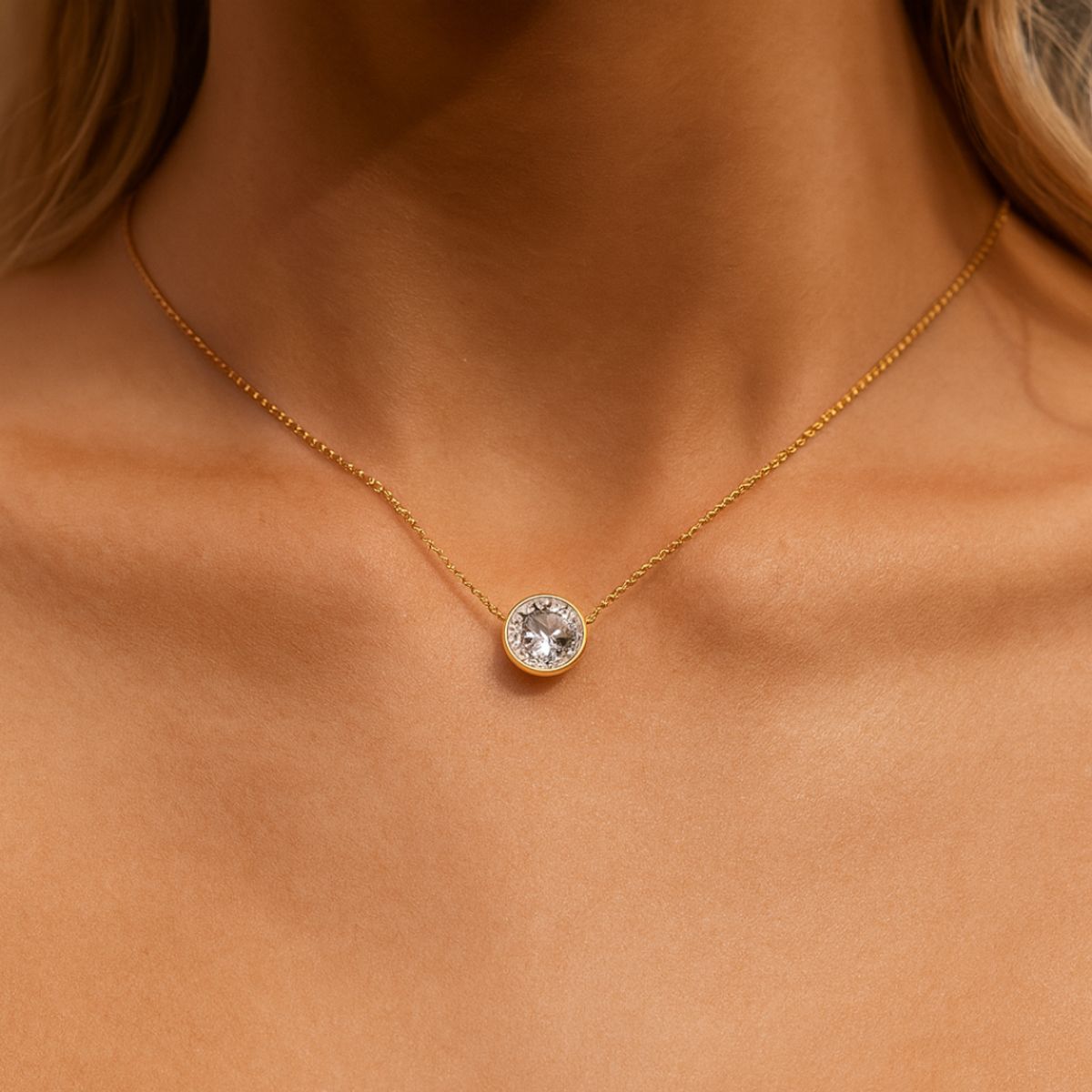 BLOOM CRYSTAL - Collar Bella · Punto de Luz con Cristal de Austria y Baño en Oro