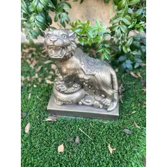 SAT NAM INSPIRES - Estatua de León Feng Shui de la Buena Suerte Golden