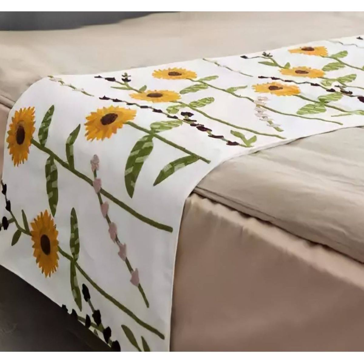 COMPRAPO - Piecera 2 Plazas o King Bordada "Girasoles" 70 X 210 Cm.