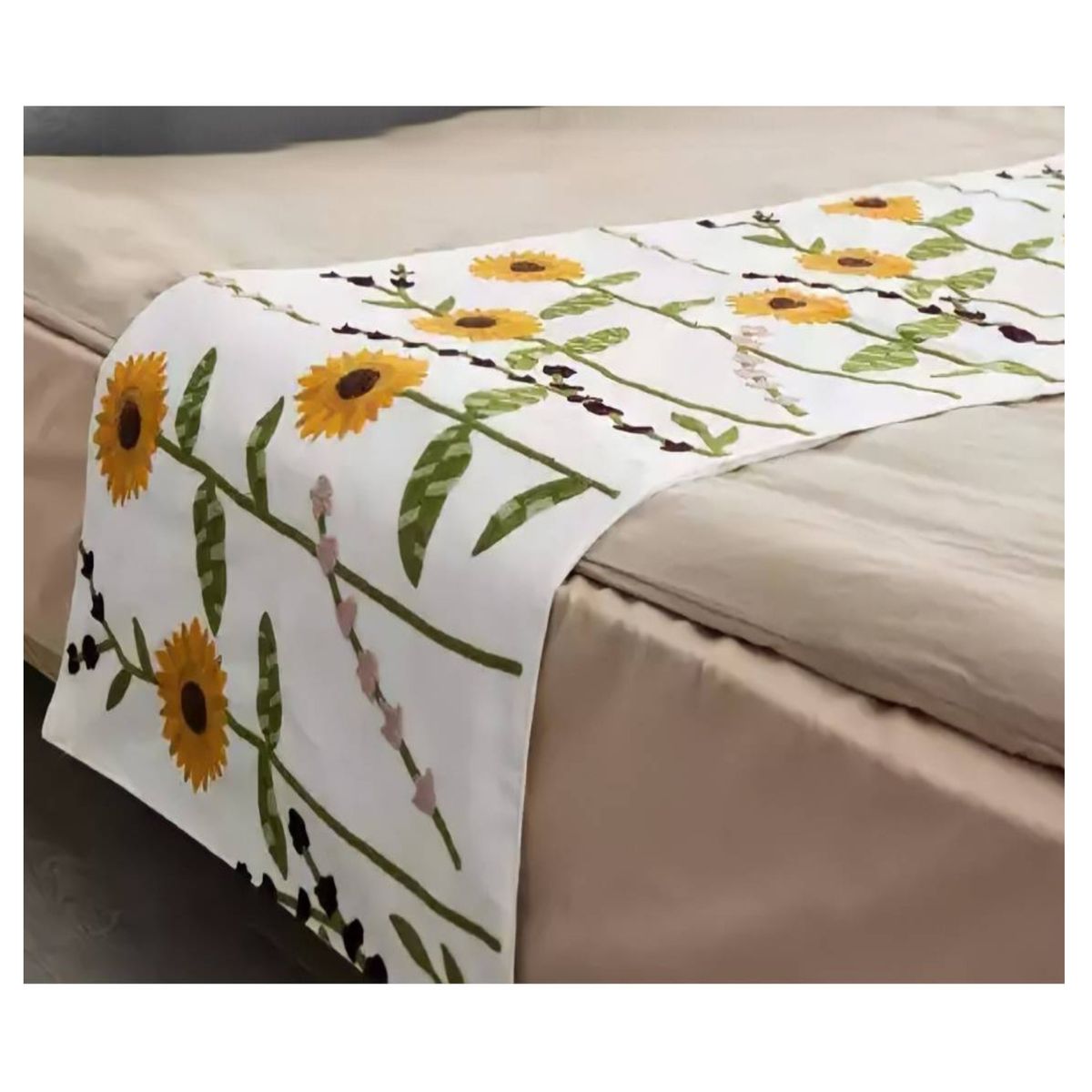 COMPRAPO - Piecera 2 Plazas o King Bordada "Girasoles" 70 X 210 Cm.