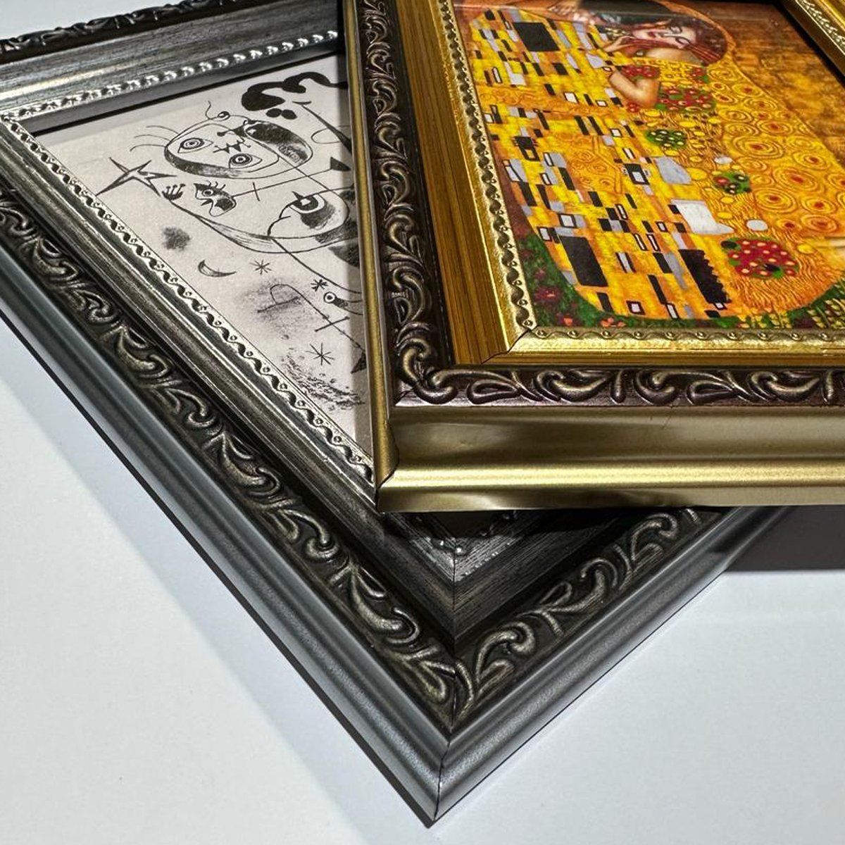 GENERICO - Cosmos Surrealista Inspiración de Matta