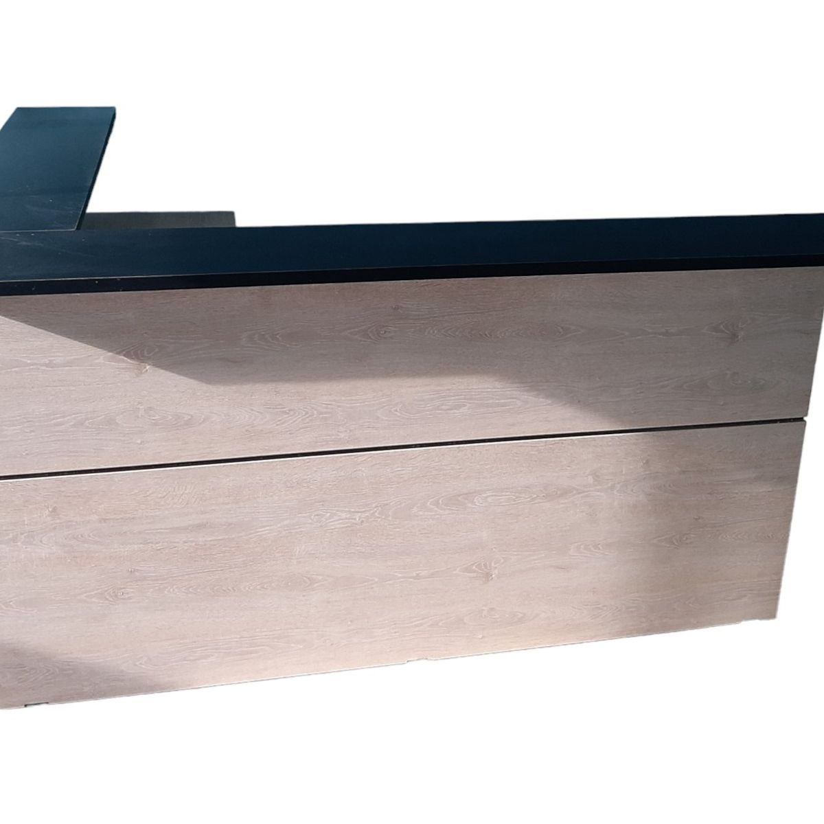 GENERICO - Mueble de recepcion en L frente 2mts y lateral 15mts Doble altura