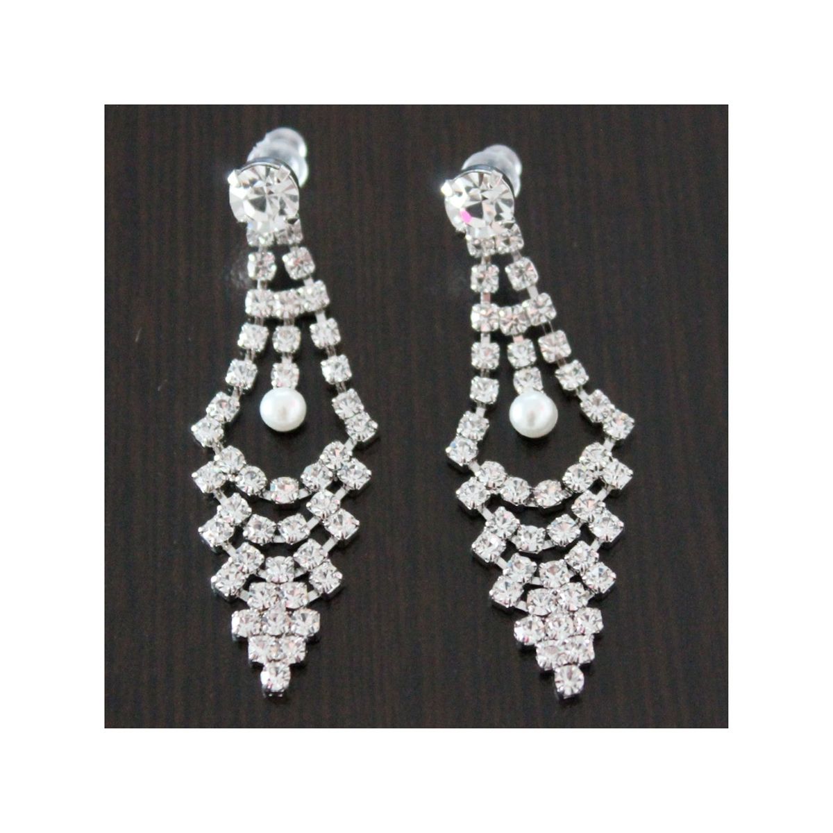 GENERICO - Aros Colgantes Con Perla Y Brillo  Color Plateado