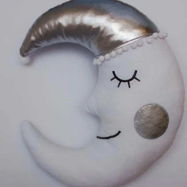 GENERICO - ALMOHADA DE LUNA BLANCO CON APLICACION EN PLATEADO