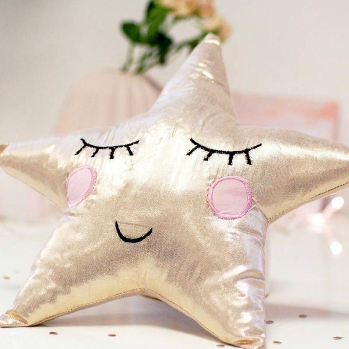 GENERICO - ALMOHADA DE ESTRELLA DORADA
