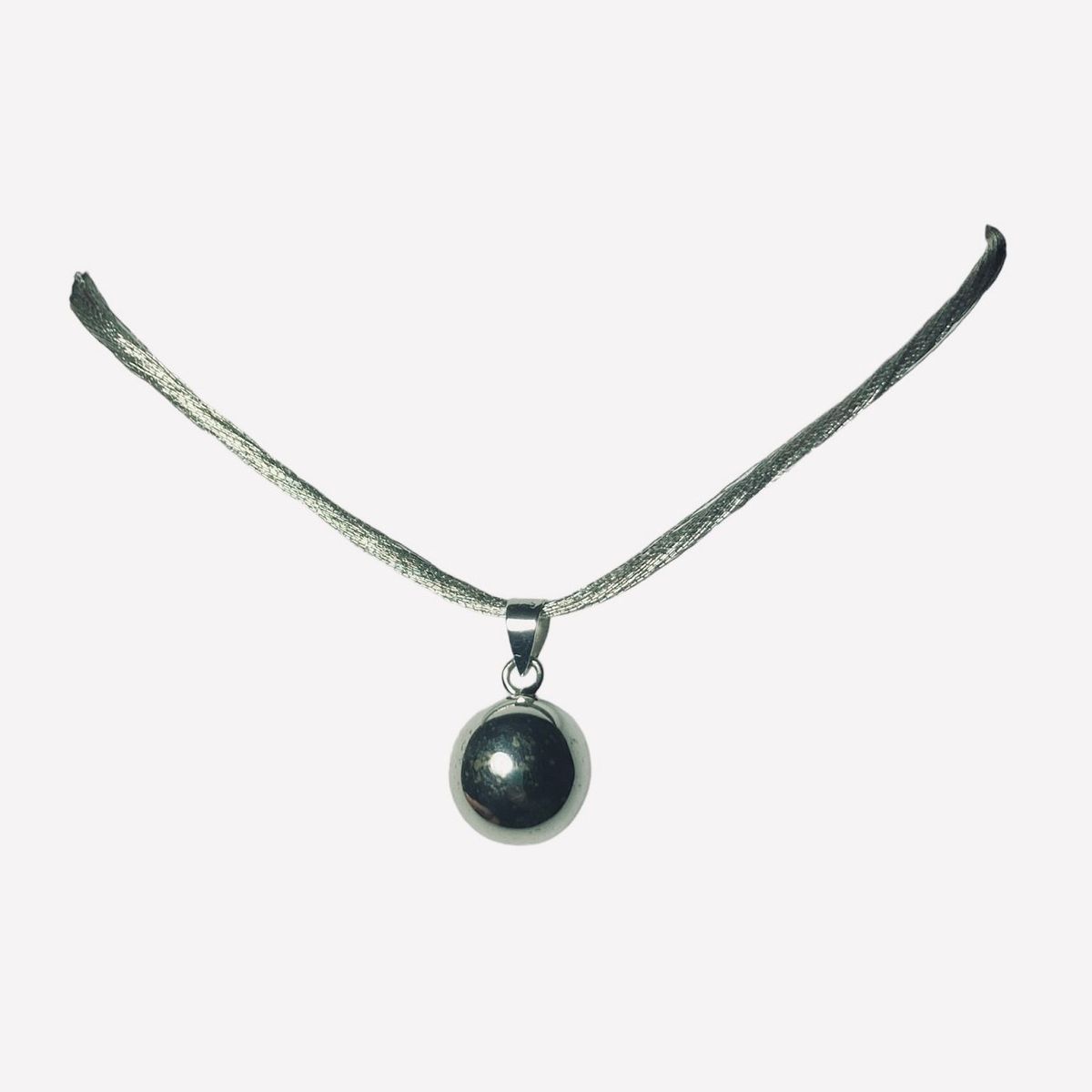 TAETHAI - Colgante de plata 925 cascabel