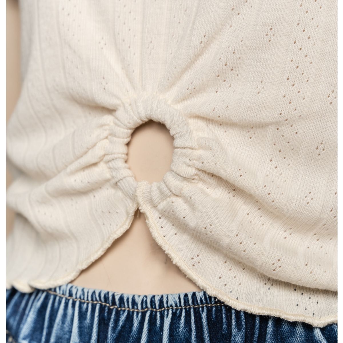 CACAO - Polera Pipa Regular Tejida y Argolla Color Crudo Cacao