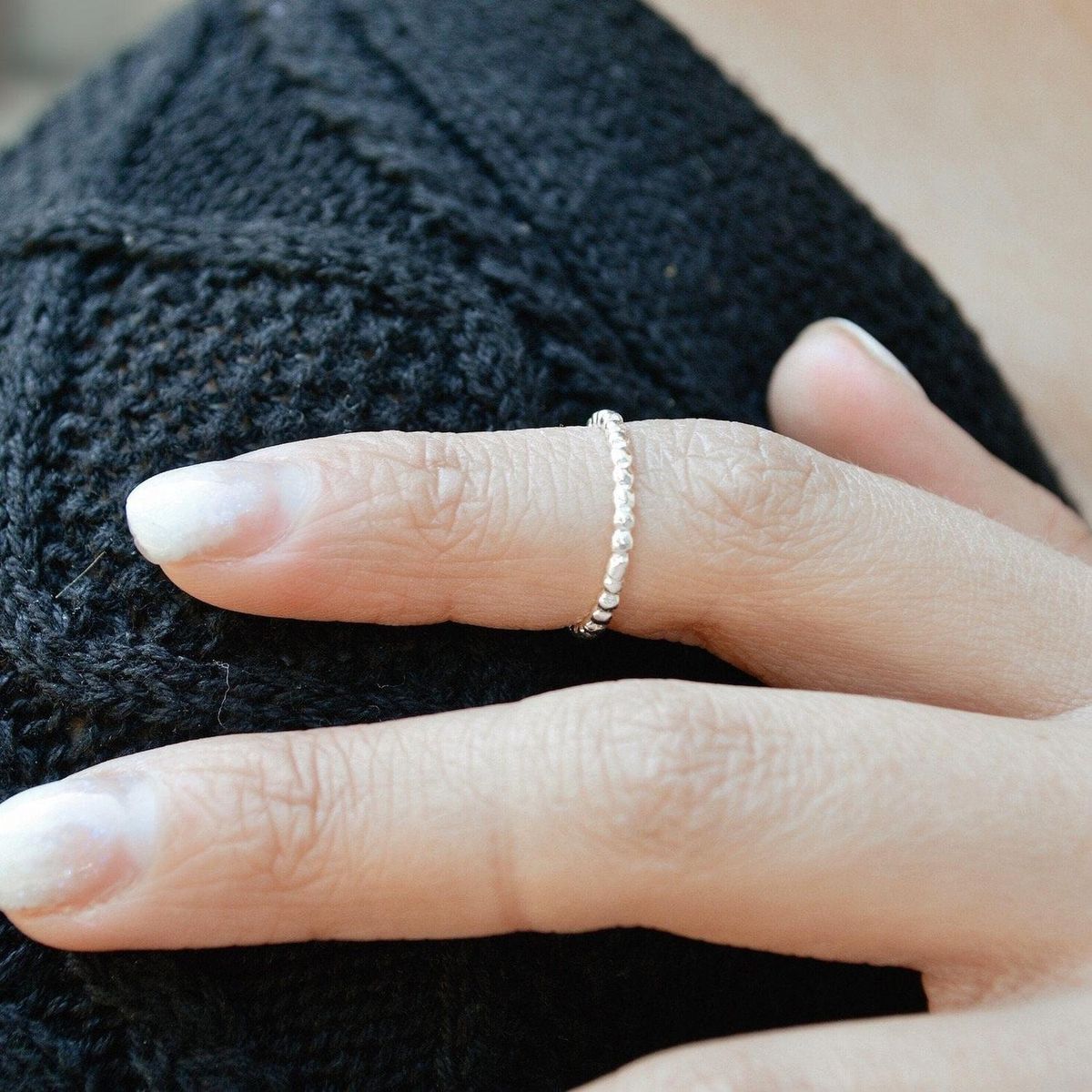 GOIA - anillo midi pelotitas plata