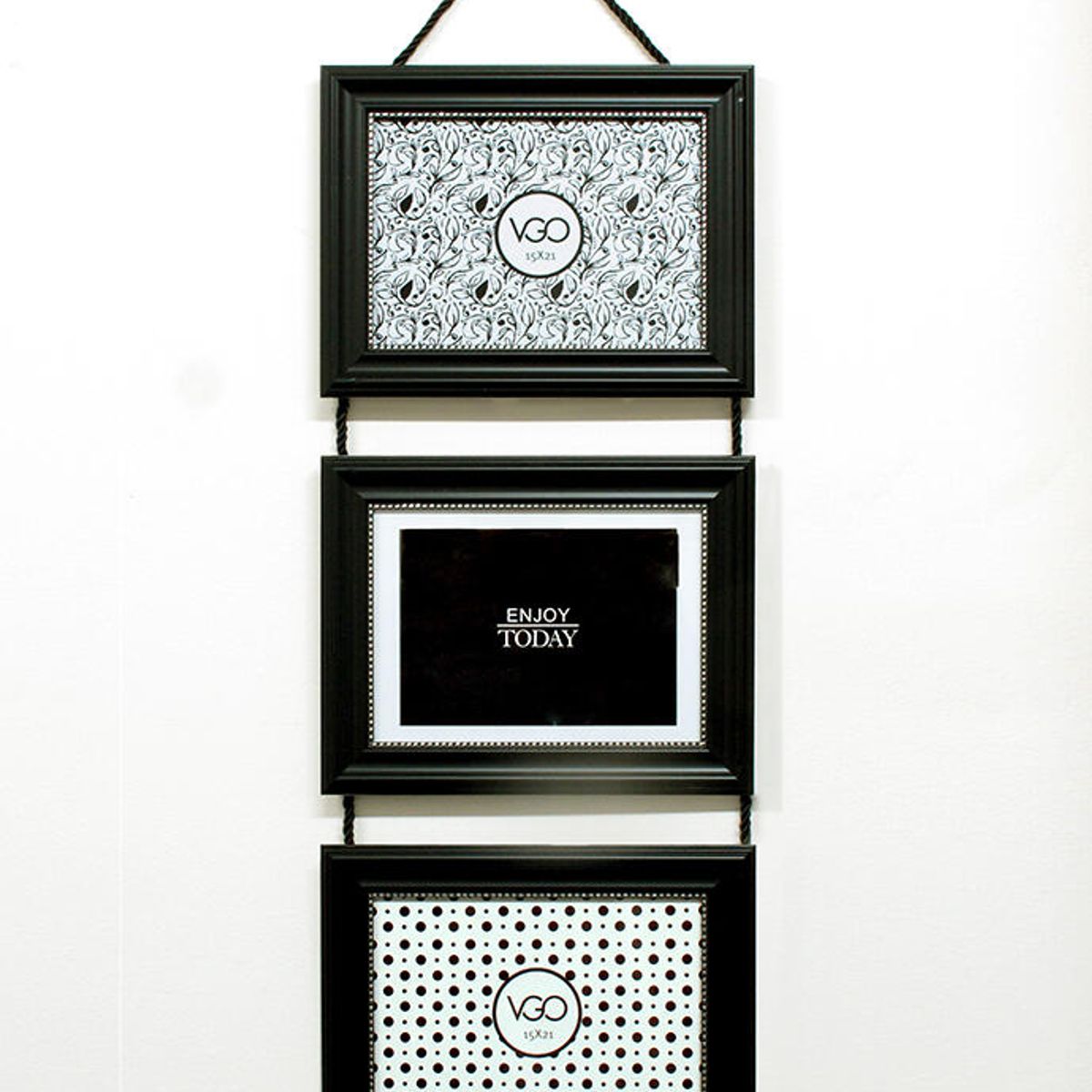 VGO - Marco Triple plástico con puntitos Negro 10x15 cm / 3F