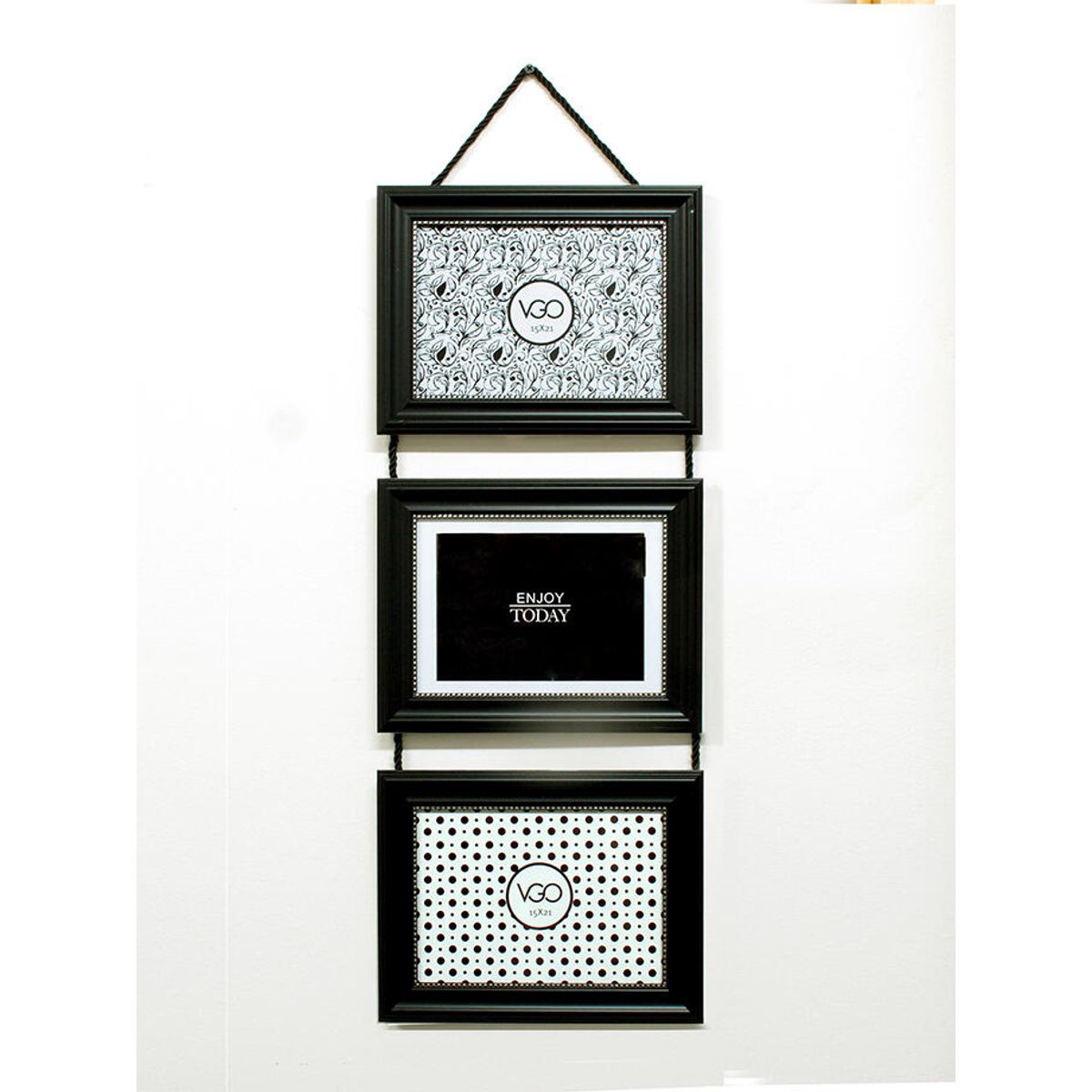 VGO - Marco Triple plástico con puntitos Negro 10x15 cm / 3F