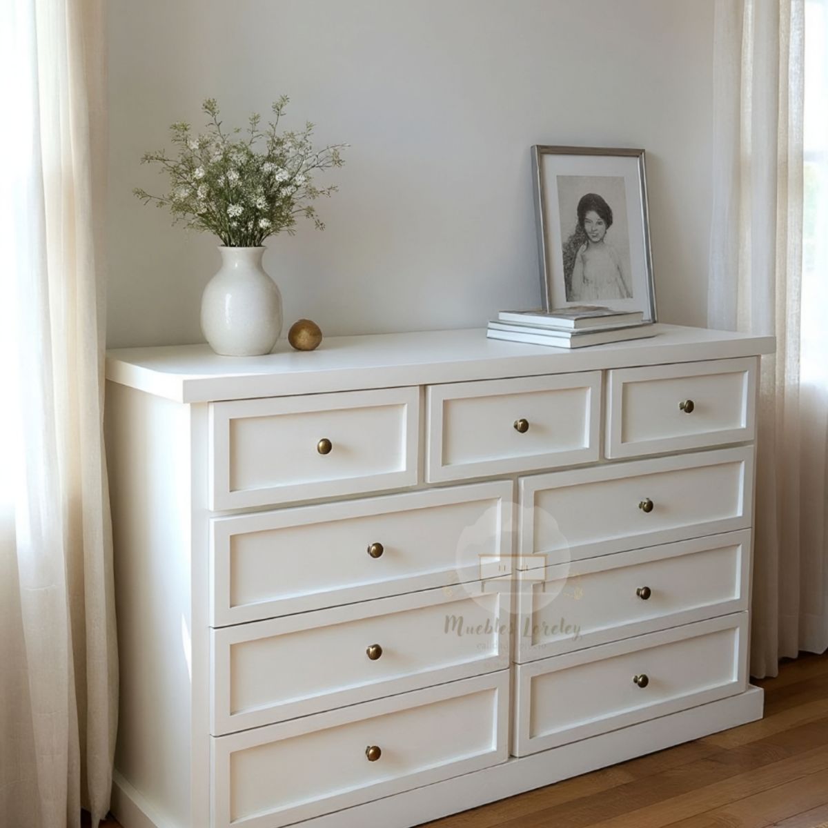 RUSTIC STYLE - COMODA MADERA 9 CAJONES BLANCA Y TIRADORES DELUXE.