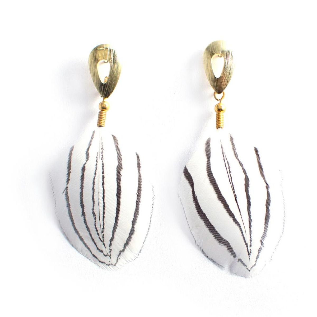 MARIA PASKARO - Aros de Pluma Plateado Blanco Dorado 01 Maria Paskaro MARIA PASKARO