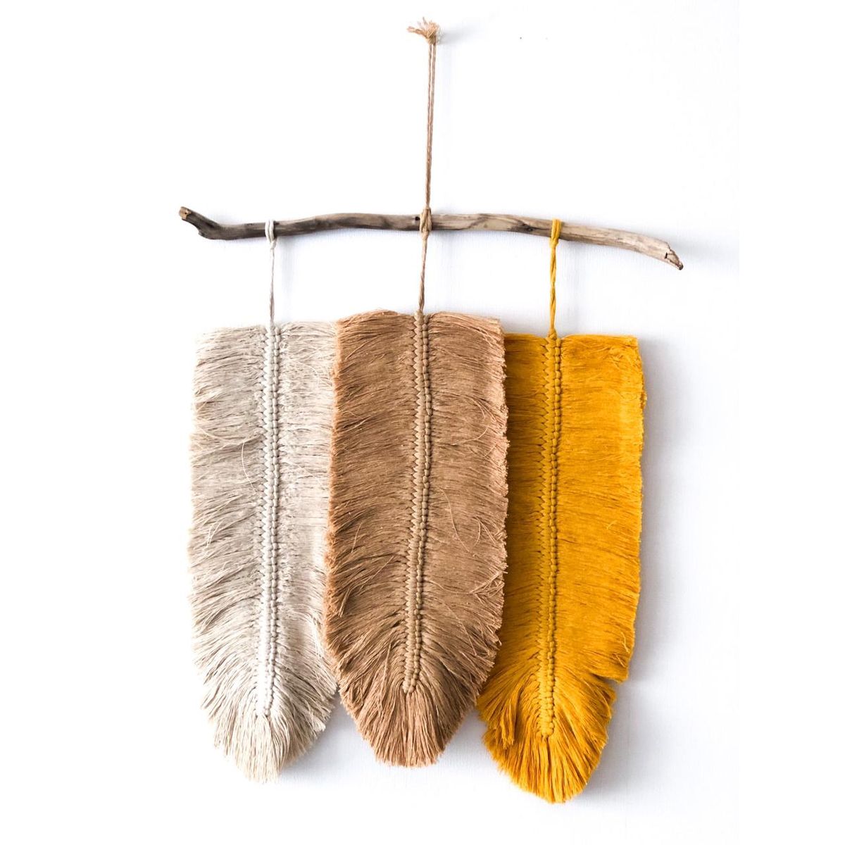 GENERICO - Mural Boho Tres plumas tejido a mano en macrame