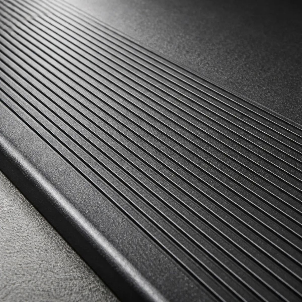 QRUBBER - Grada Pvc Estriada (negro) 3mm x120cm x 30cm QRubber