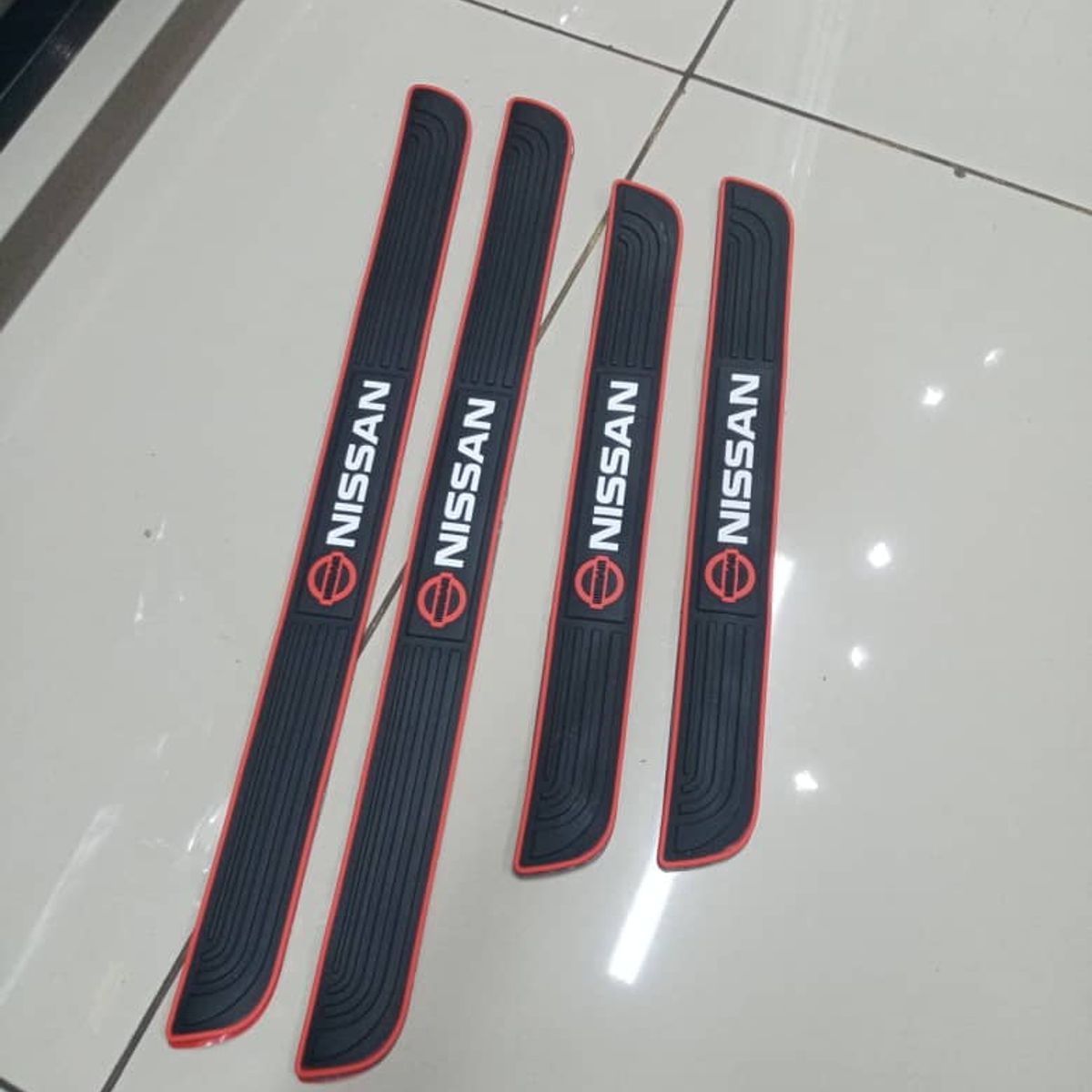 GENERICO - X4 Goma Pisadera multifunción cubre socalos nissan