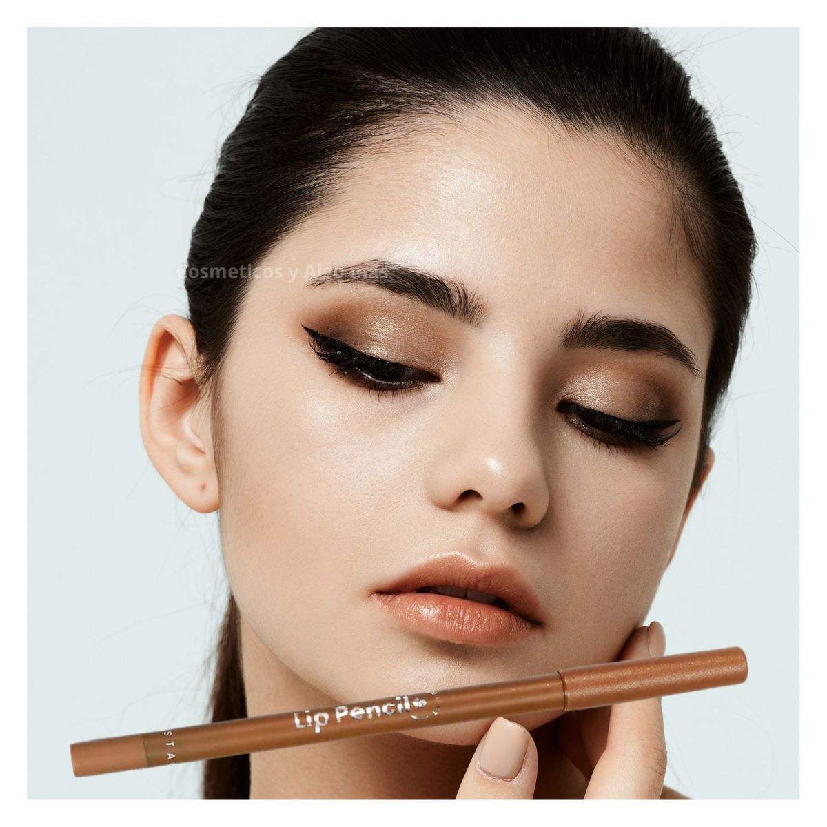 DOLCE BELLA - Delineador para labios de textura cremosa y larga duracion.