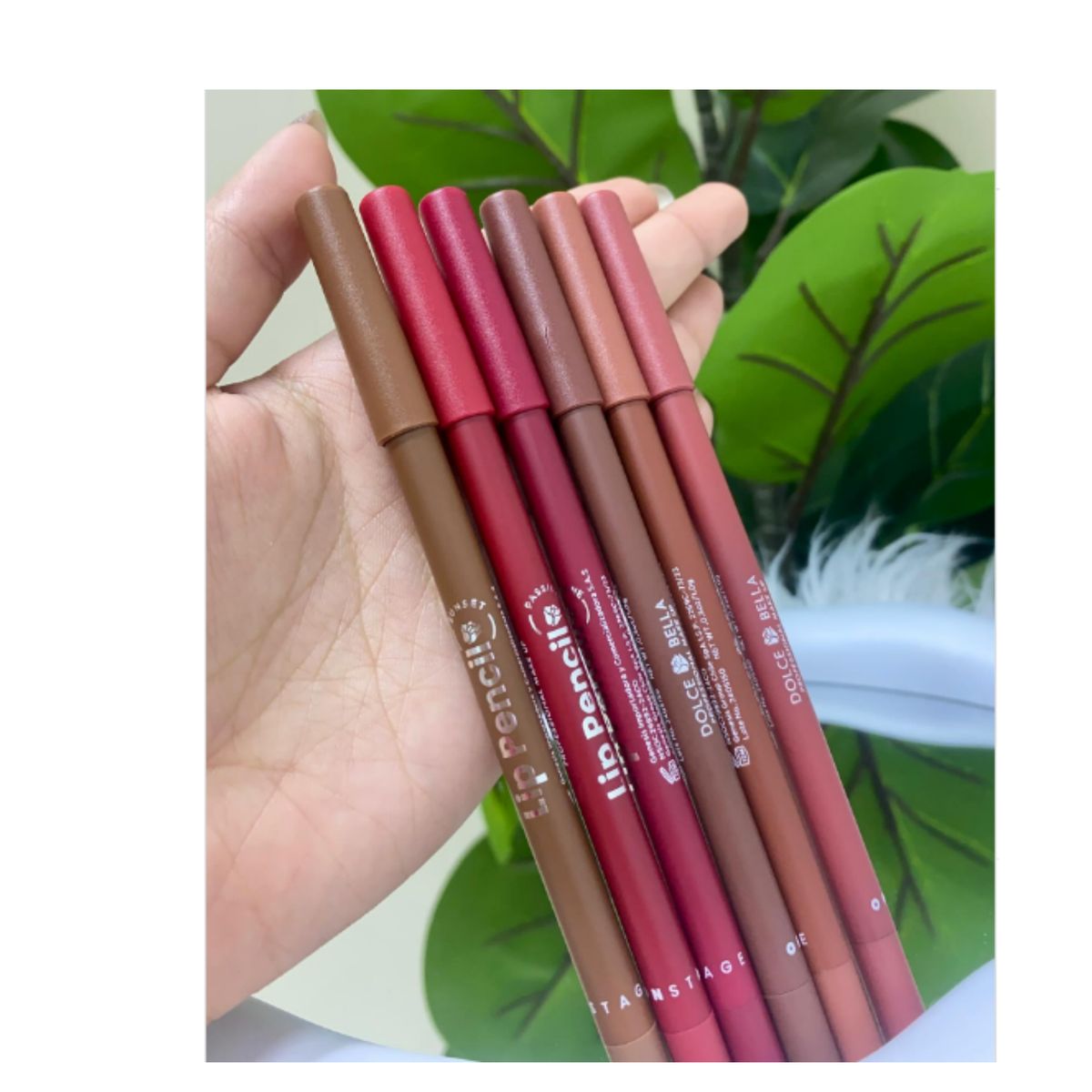 DOLCE BELLA - Delineador para labios de textura cremosa y larga duracion.
