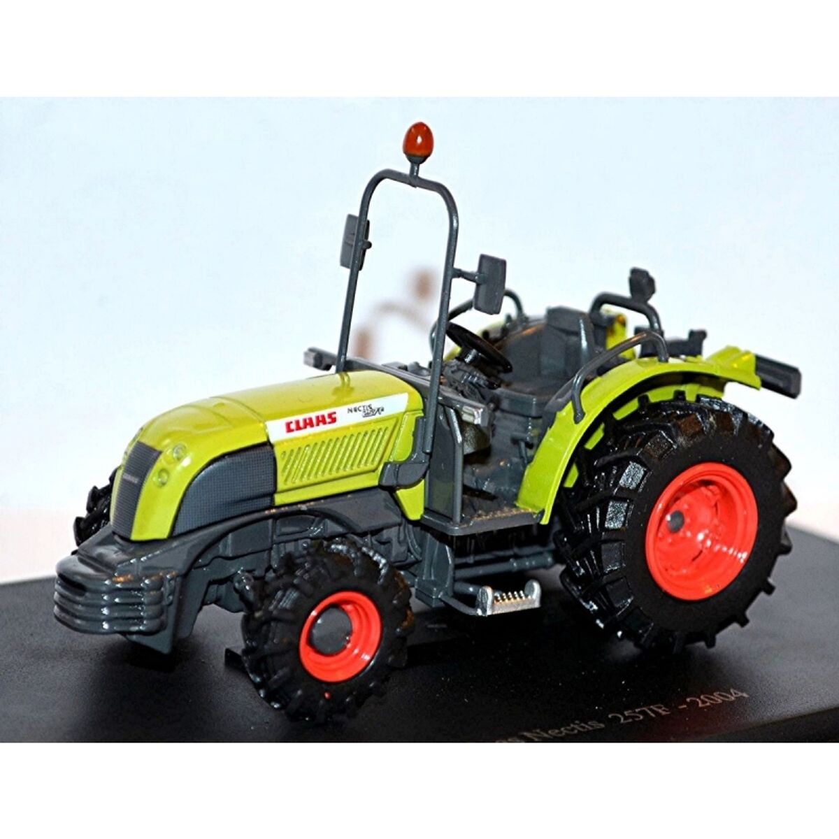 GENERICO - MAGAZINE TRNECTIS 2004 CLAAS NECTIS 257F GREEN