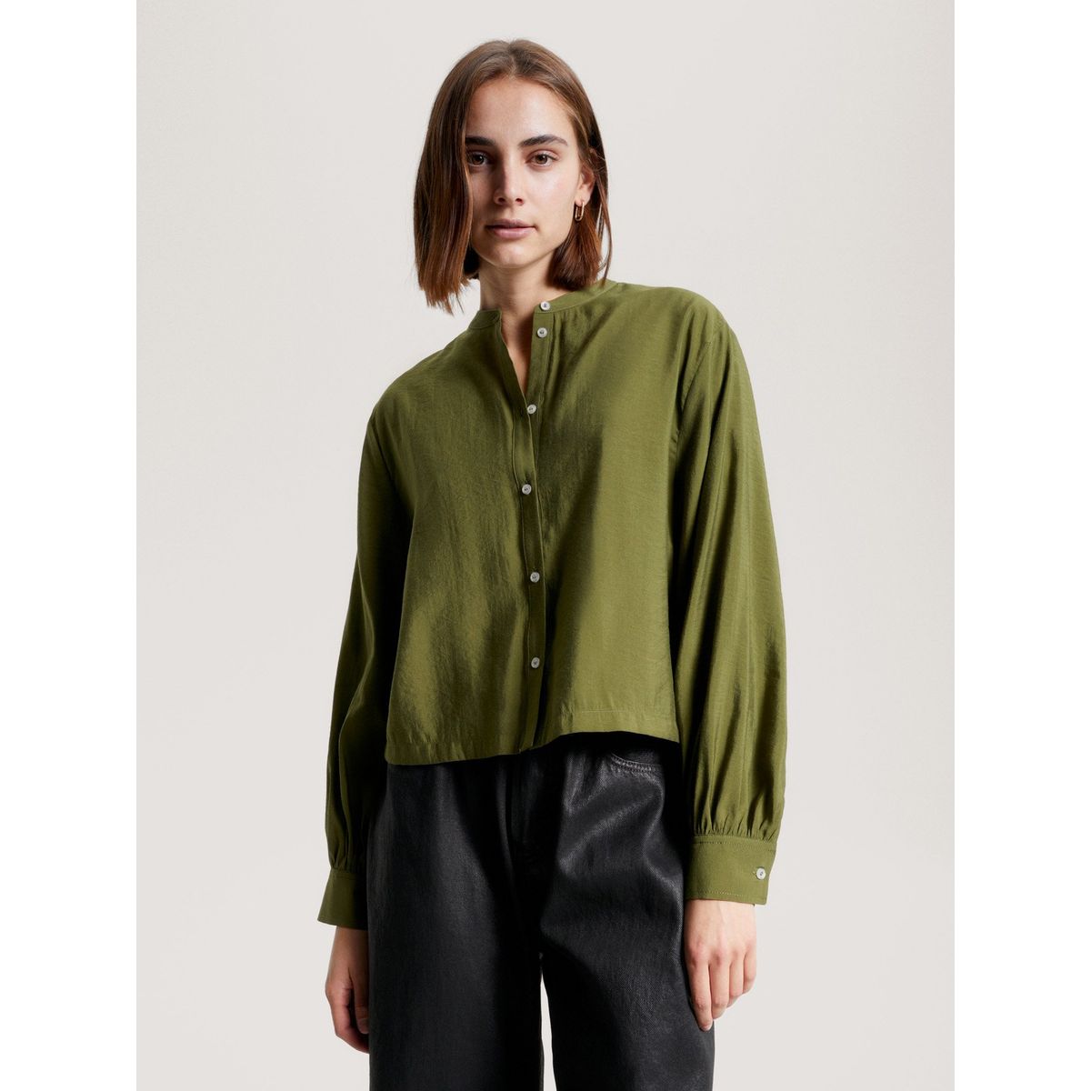 TOMMY HILFIGER - Camisa Sin Cuello Cropped Verde Tommy Hilfiger