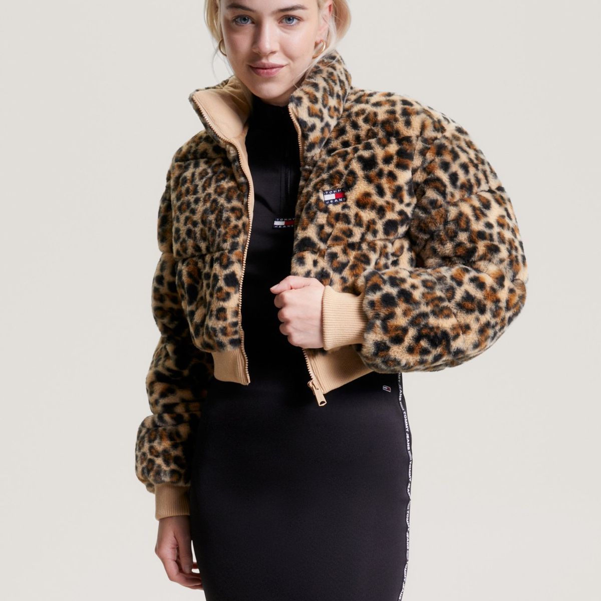TOMMY HILFIGER - Chaqueta Ultracropped Print Leopardo Café Tommy Jeans