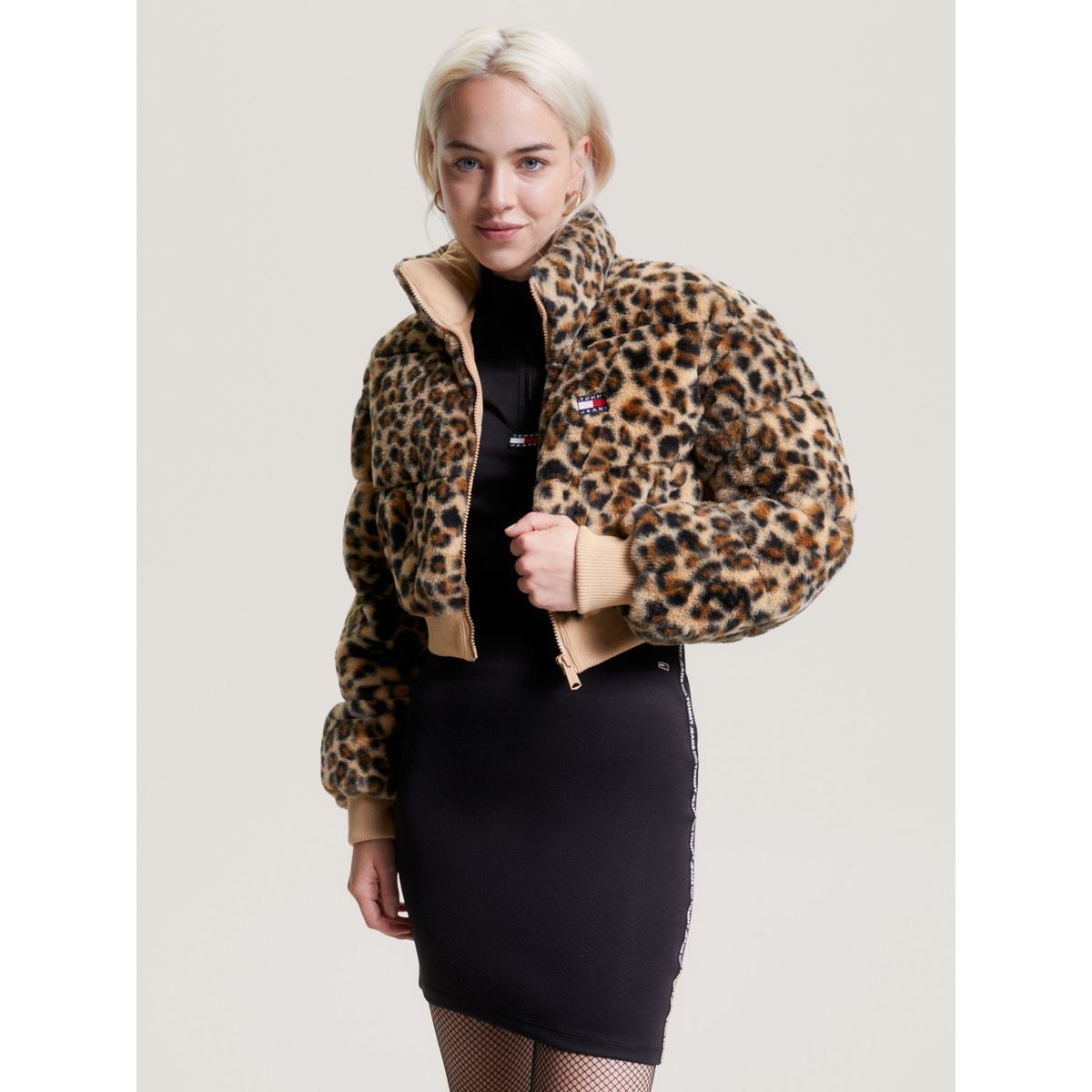 TOMMY HILFIGER - Chaqueta Ultracropped Print Leopardo Café Tommy Jeans