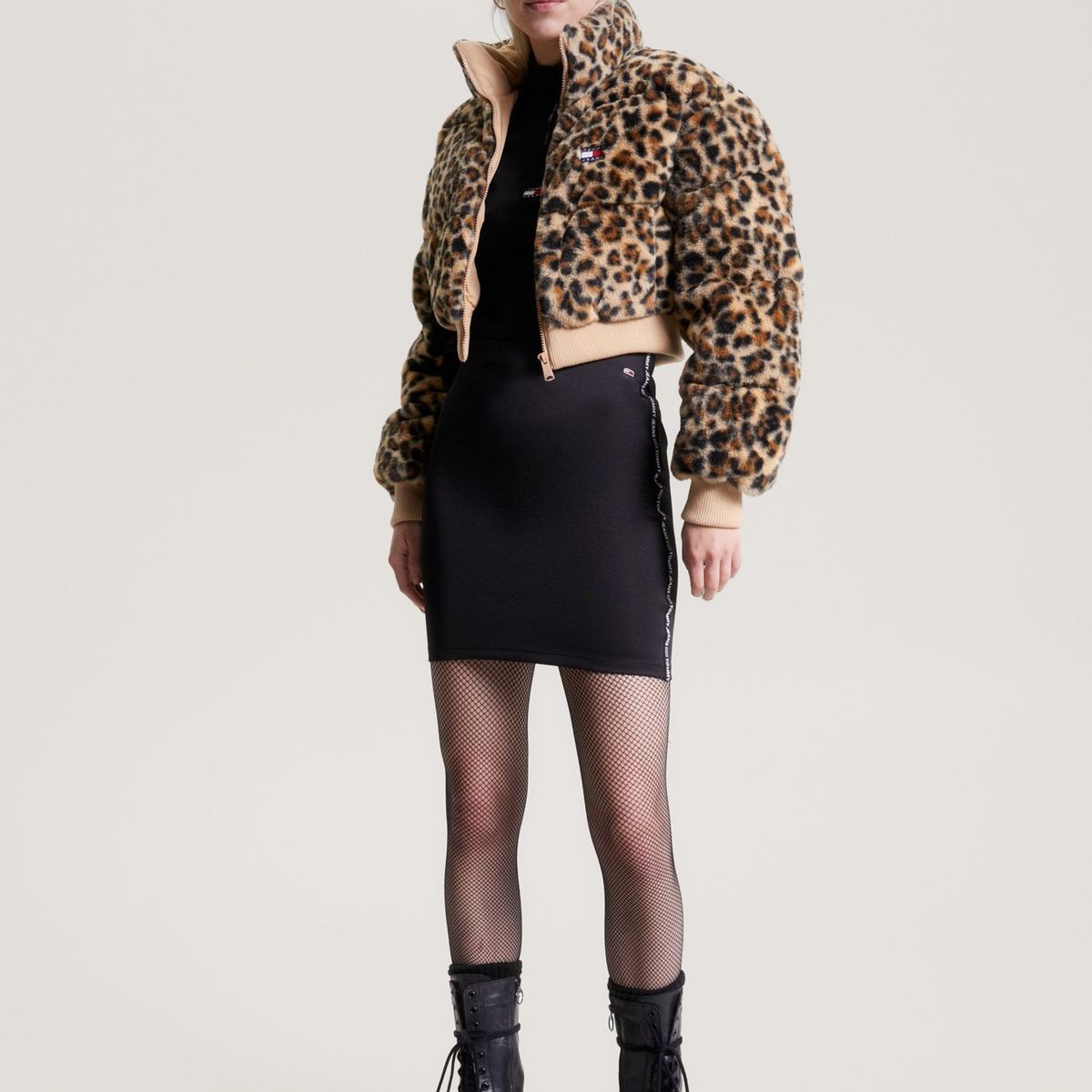 TOMMY HILFIGER - Chaqueta Ultracropped Print Leopardo Café Tommy Jeans