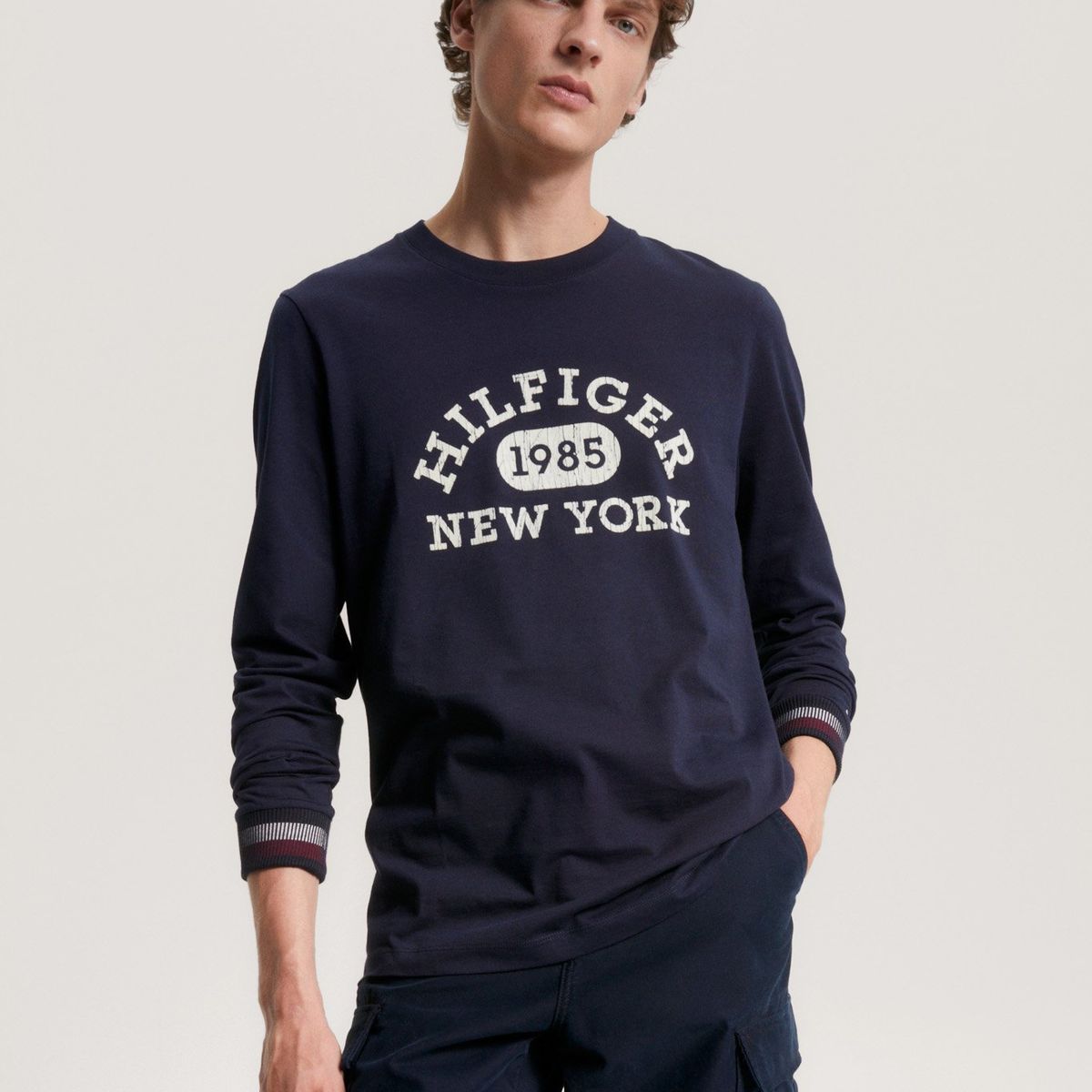 TOMMY HILFIGER - Polera Monotype Collegiate Azul Tommy Hilfiger