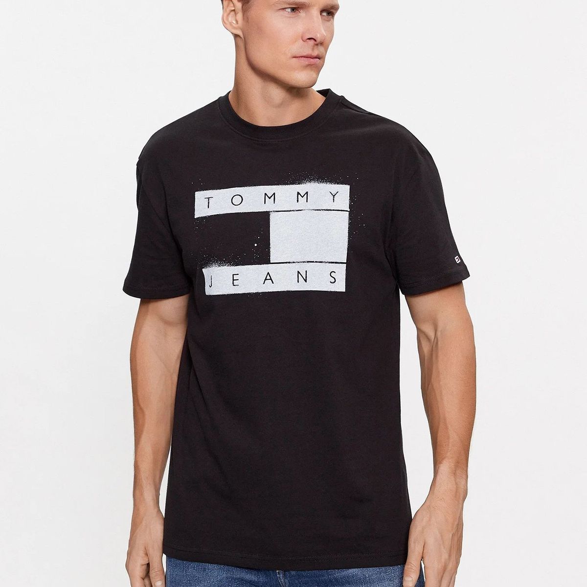 TOMMY HILFIGER - Polera Spray Flag Logo Negro Tommy Jeans