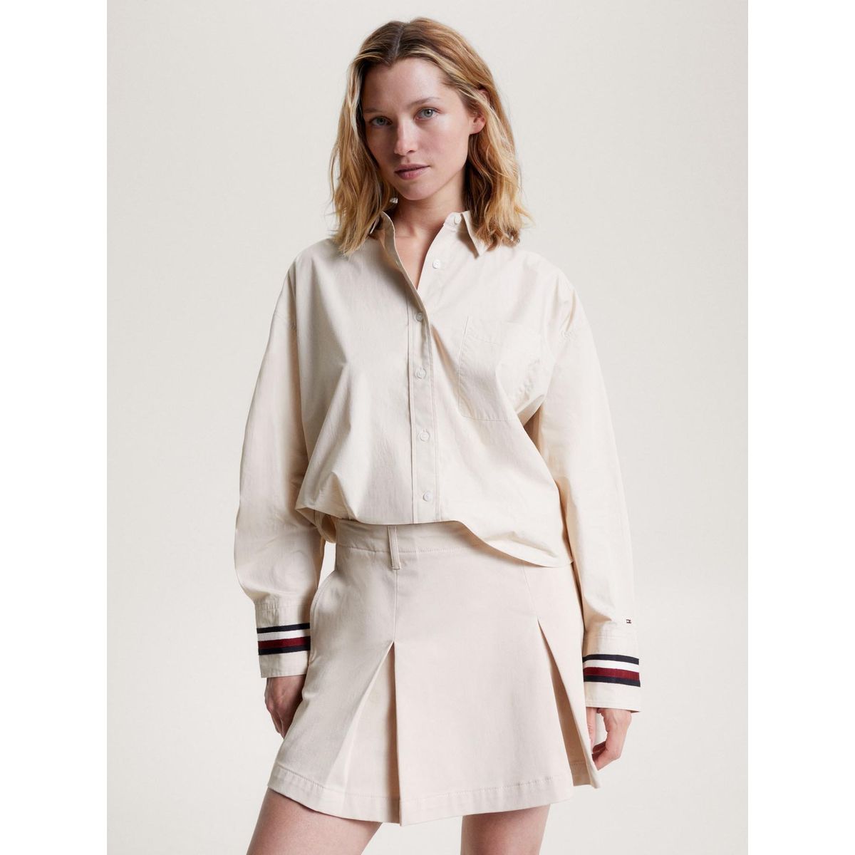 TOMMY HILFIGER - Camisa Crop Oversized Con Logo Beige Tommy Hilfiger