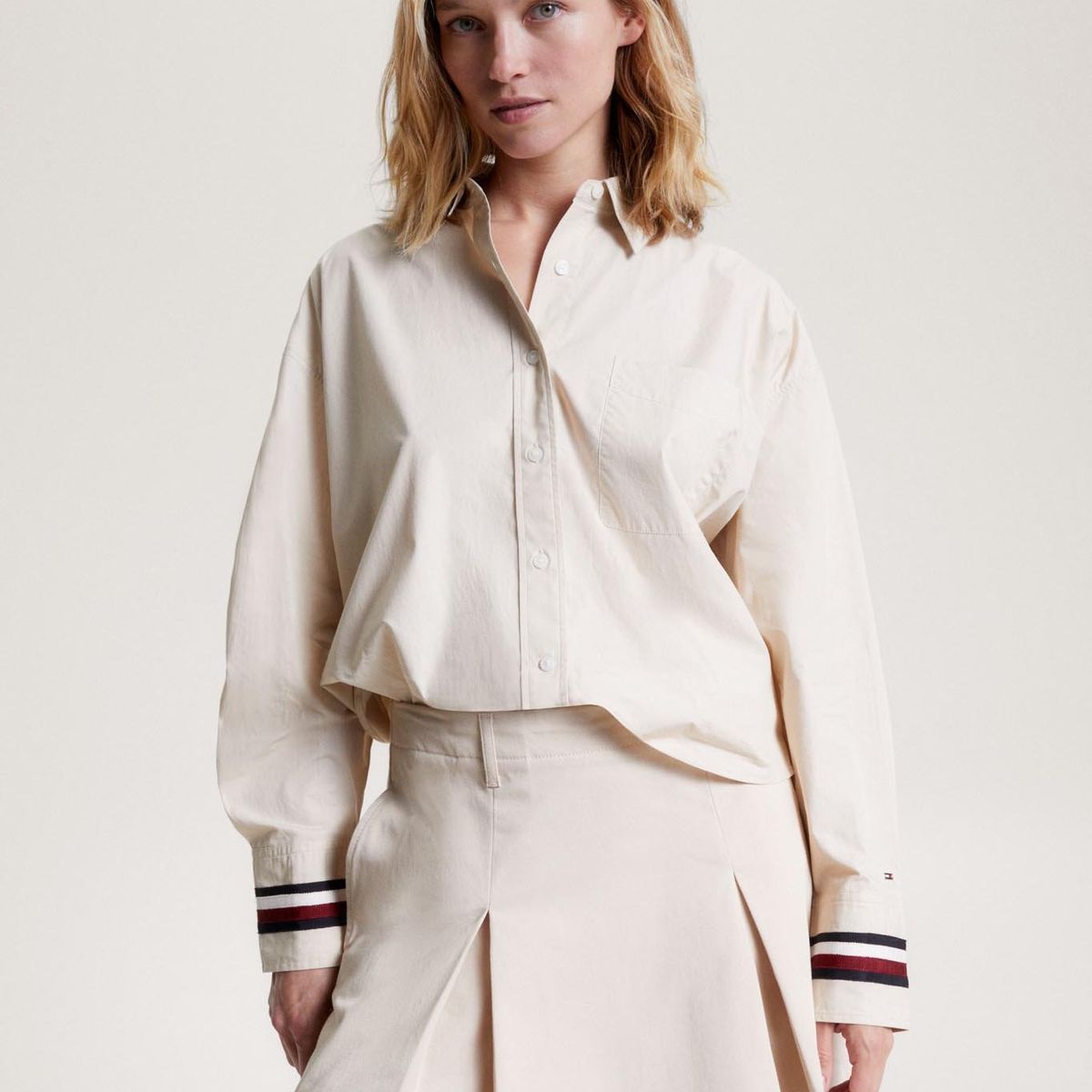 TOMMY HILFIGER - Camisa Crop Oversized Con Logo Beige Tommy Hilfiger