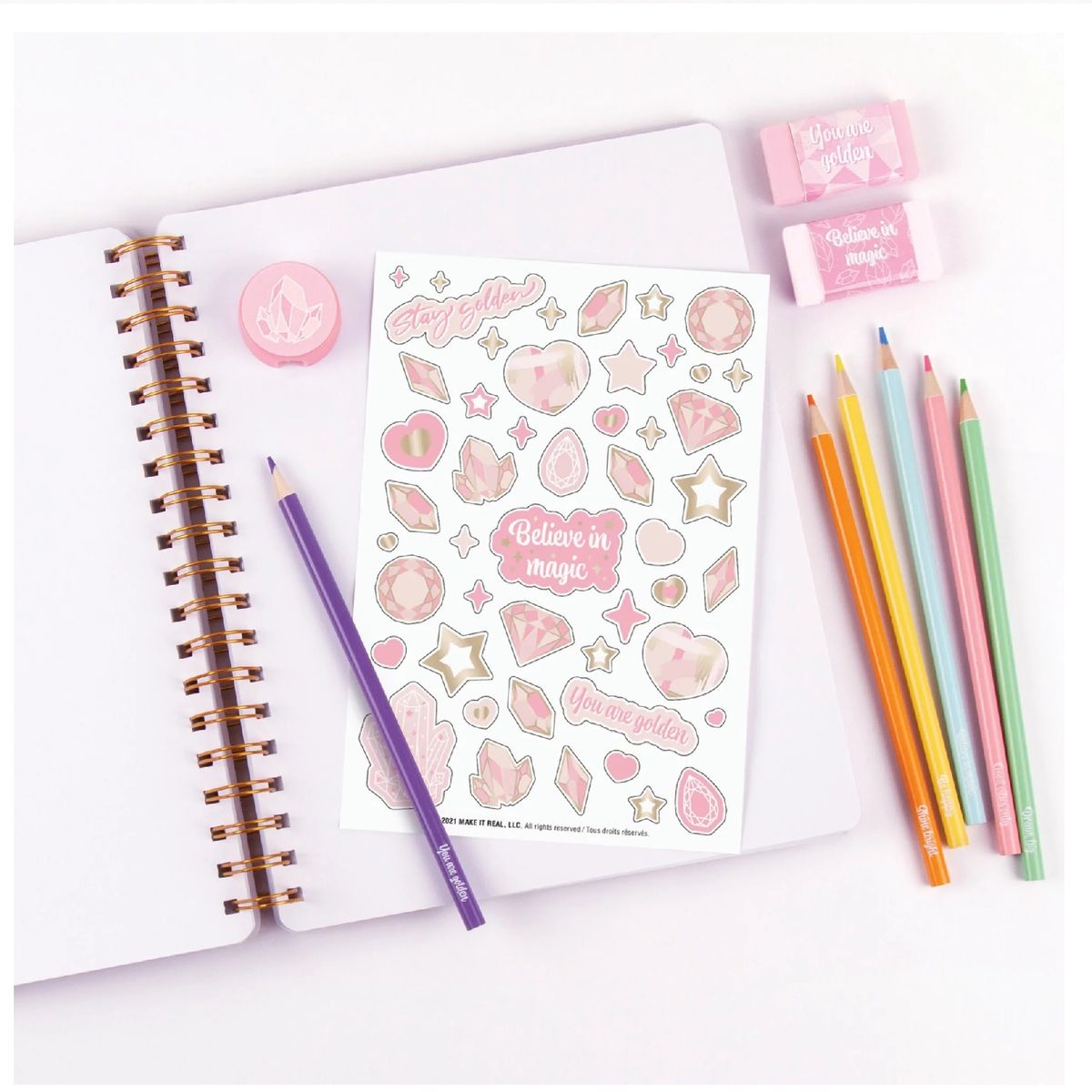MAKE IT REAL - Libreta Rosada Todo En Uno Make It Real Con Lapices Sticker