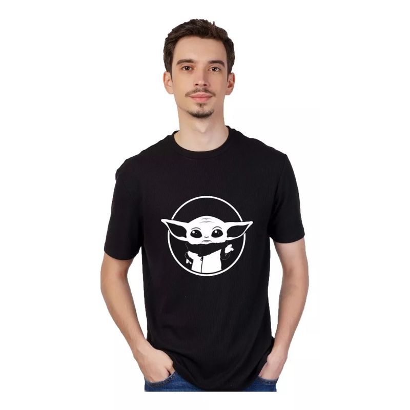 ROLY - Polera Negra Cuello Redondo Baby Yoda