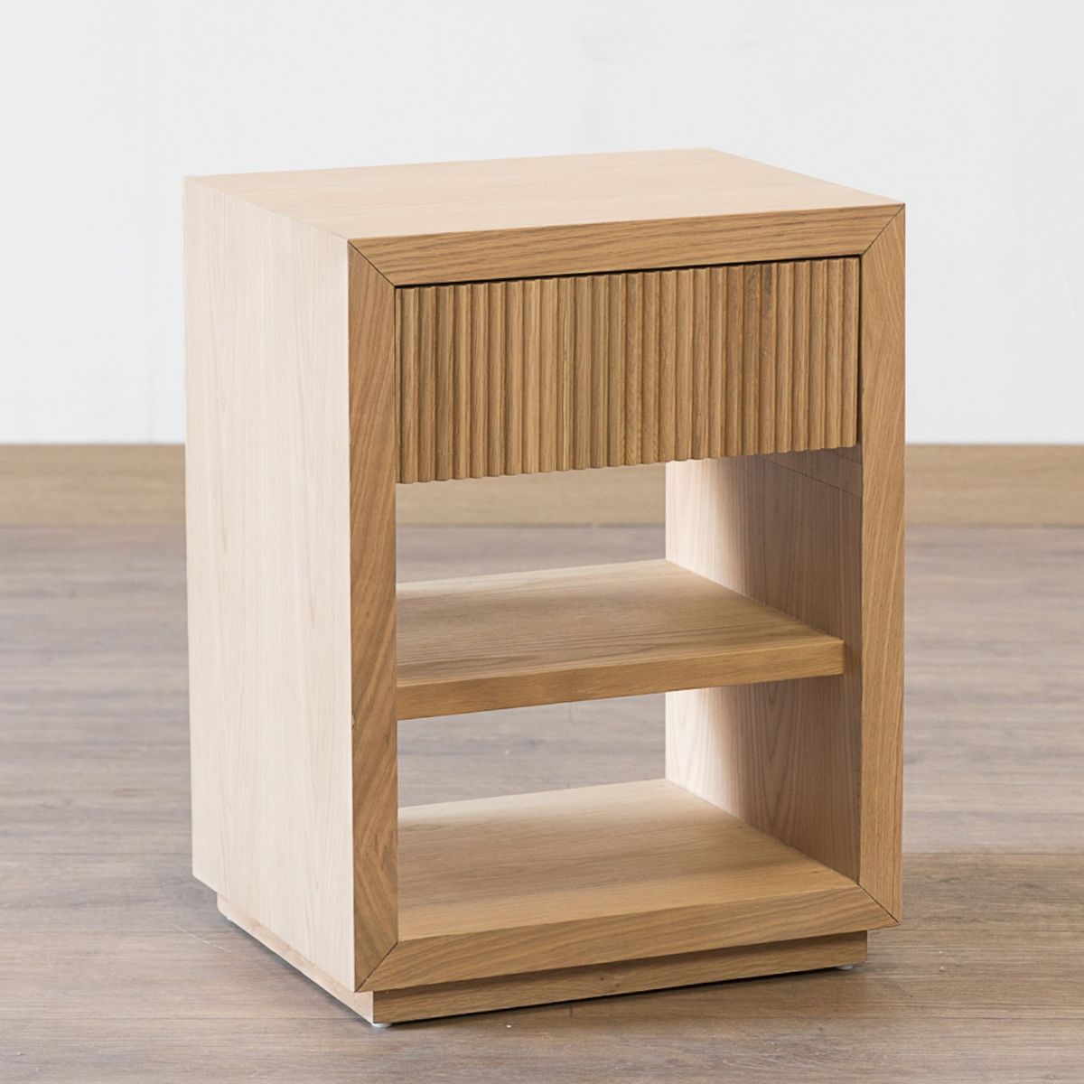 AMOBLE - Velador Amelia Natural TD Amoblé