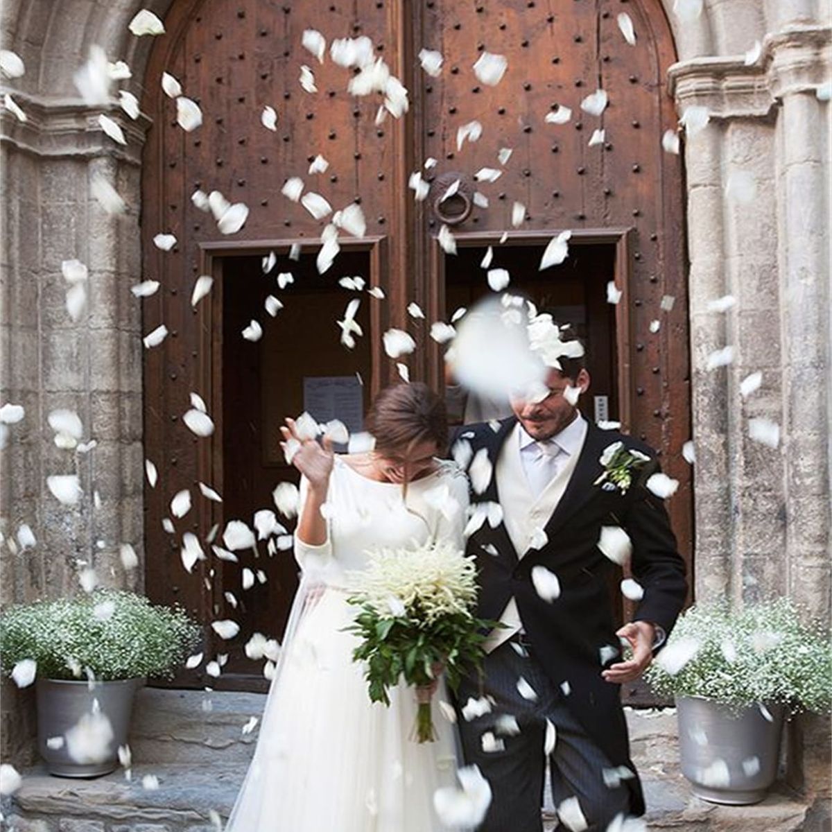 VATYERTY - 8500 piezas artificial pétalo blanco